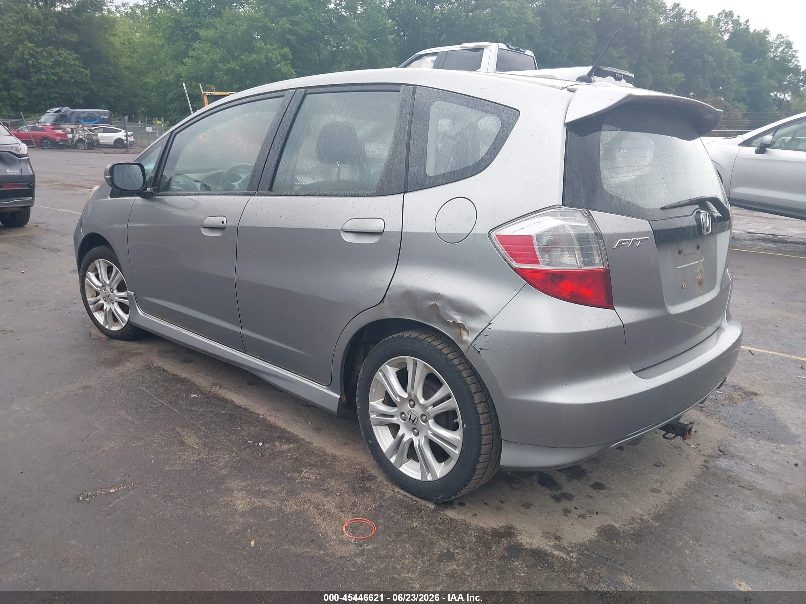 2010 Honda Fit Sport Silver vin: JHMGE8H47AC008939