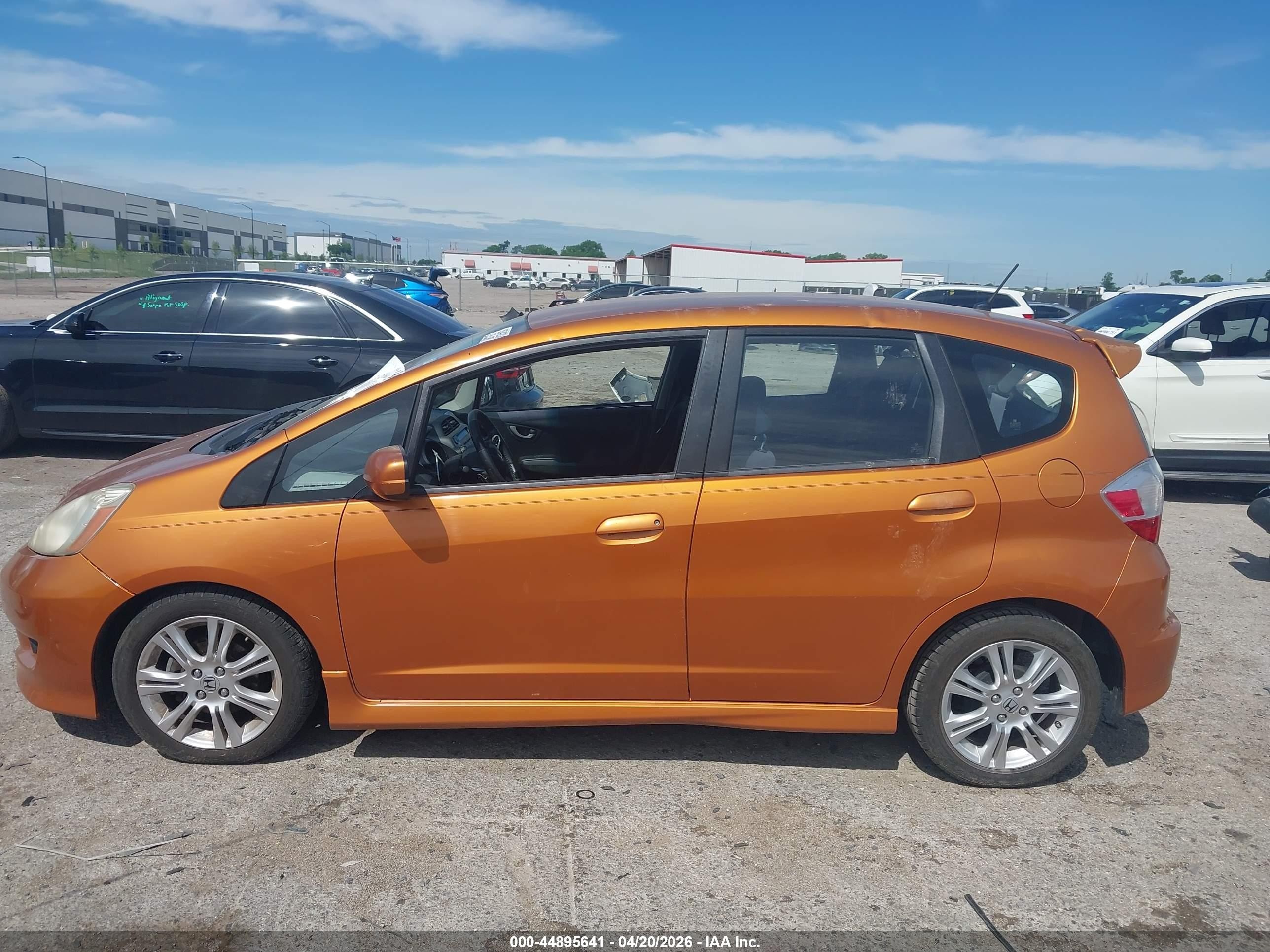 2010 Honda Fit Sport Orange vin: JHMGE8H48AS000936