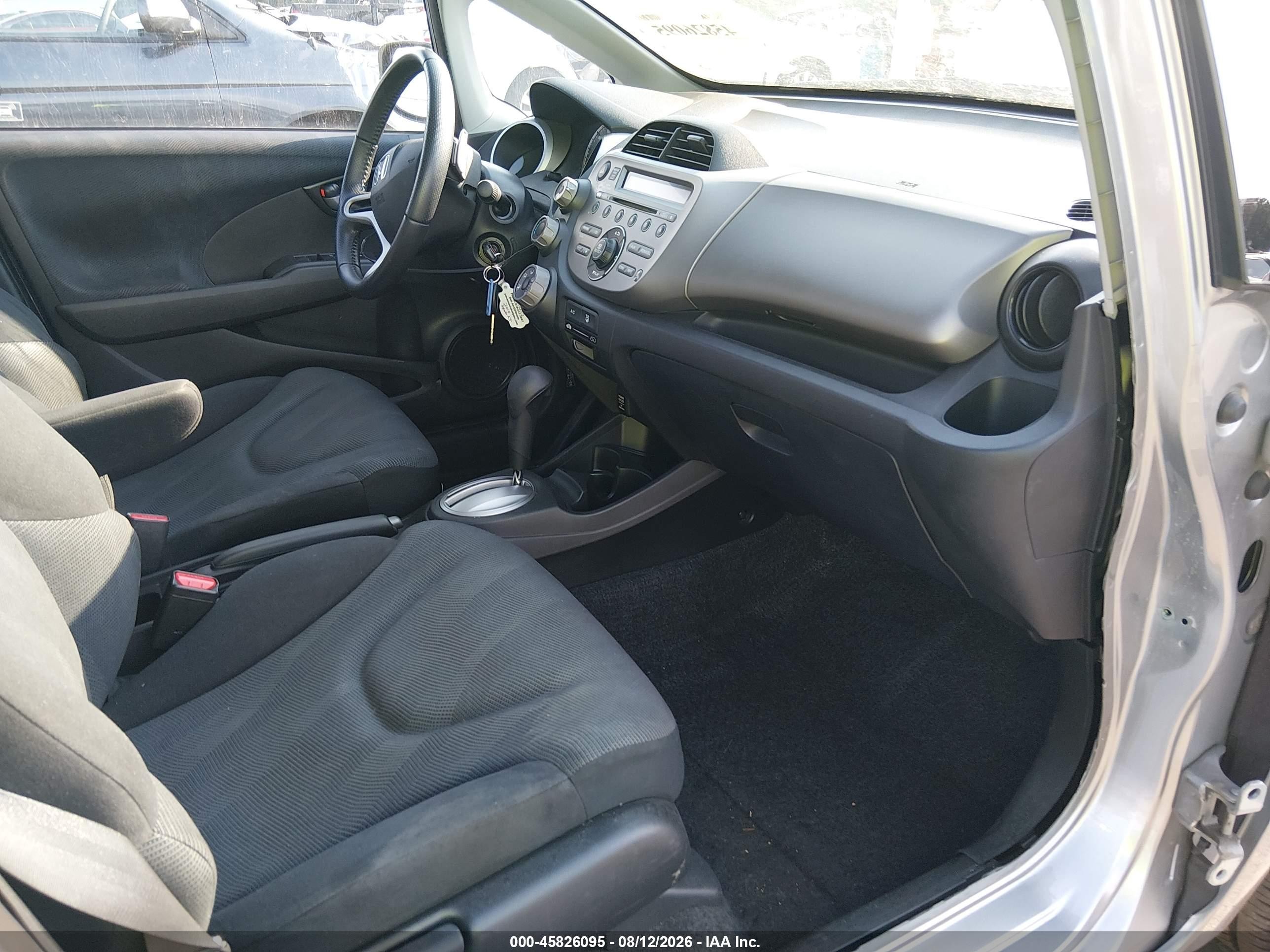 2010 Honda Fit Sport Серебряный vin: JHMGE8H49AC012880