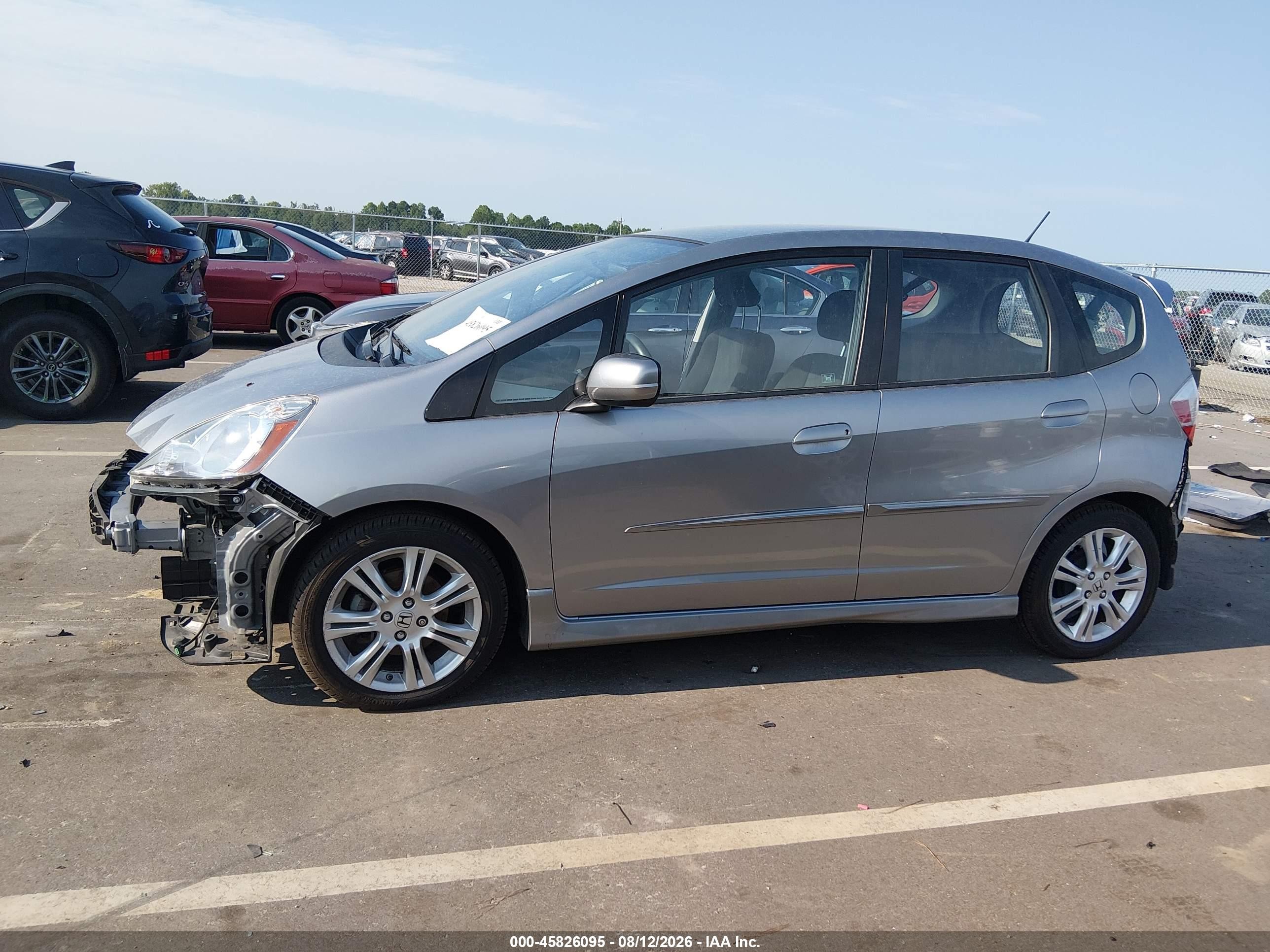 2010 Honda Fit Sport Серебряный vin: JHMGE8H49AC012880