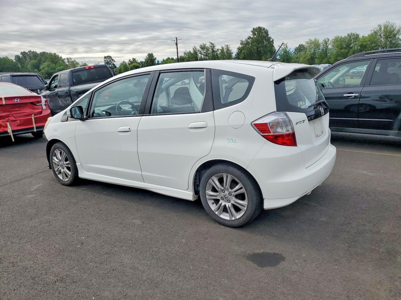 2010 Honda Fit Sport White vin: JHMGE8H49AC024902