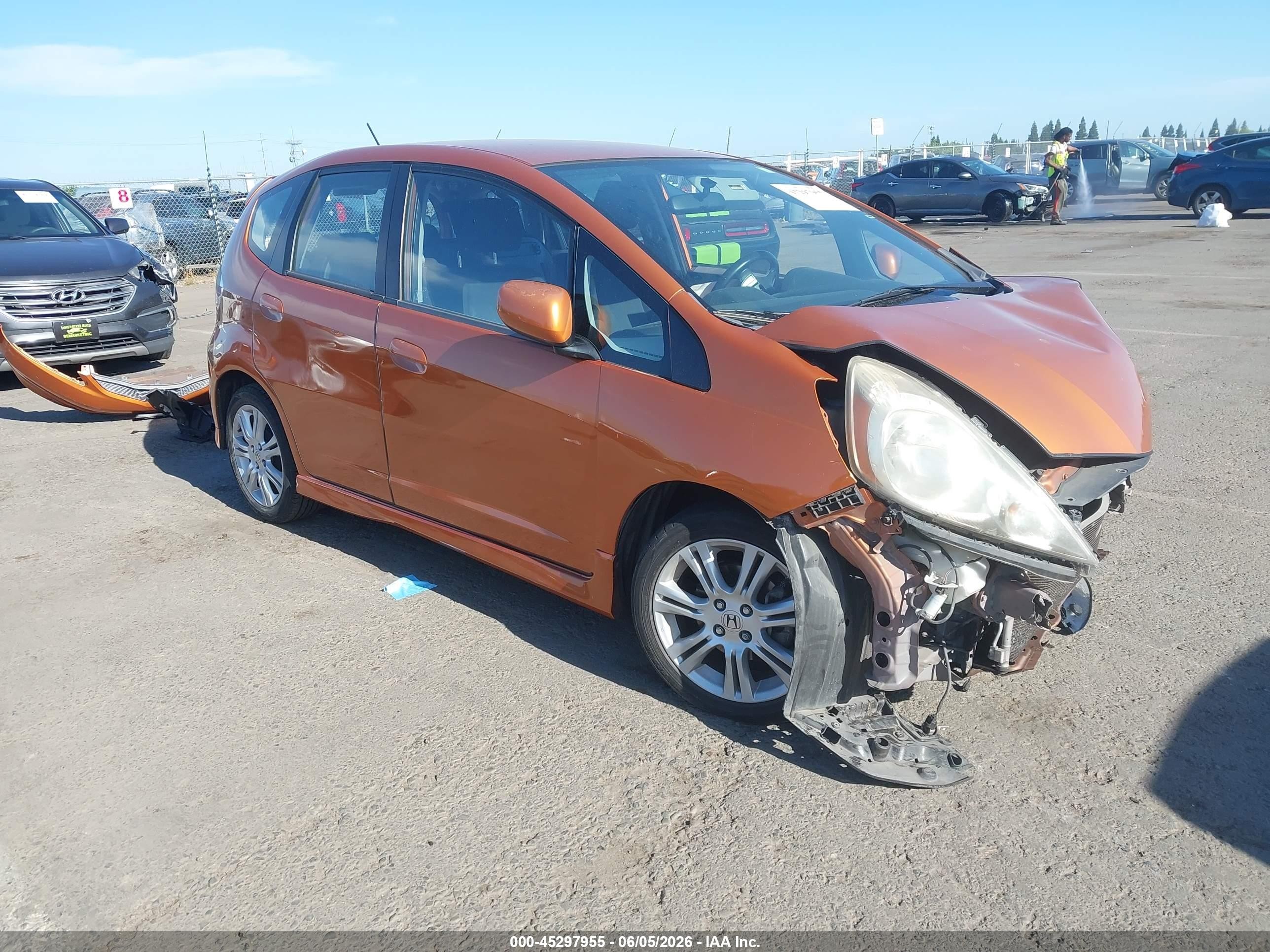 2011 Honda Fit Sport Orange vin: JHMGE8H50BC004421