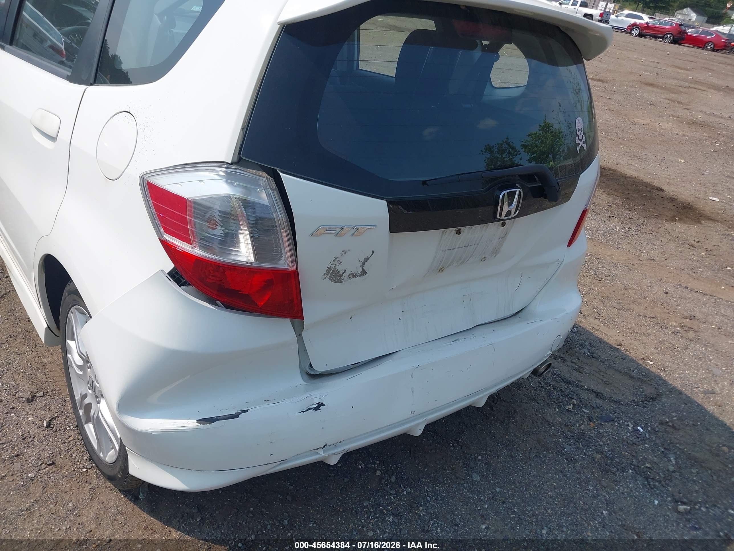 2011 Honda Fit Sport White vin: JHMGE8H50BC006153