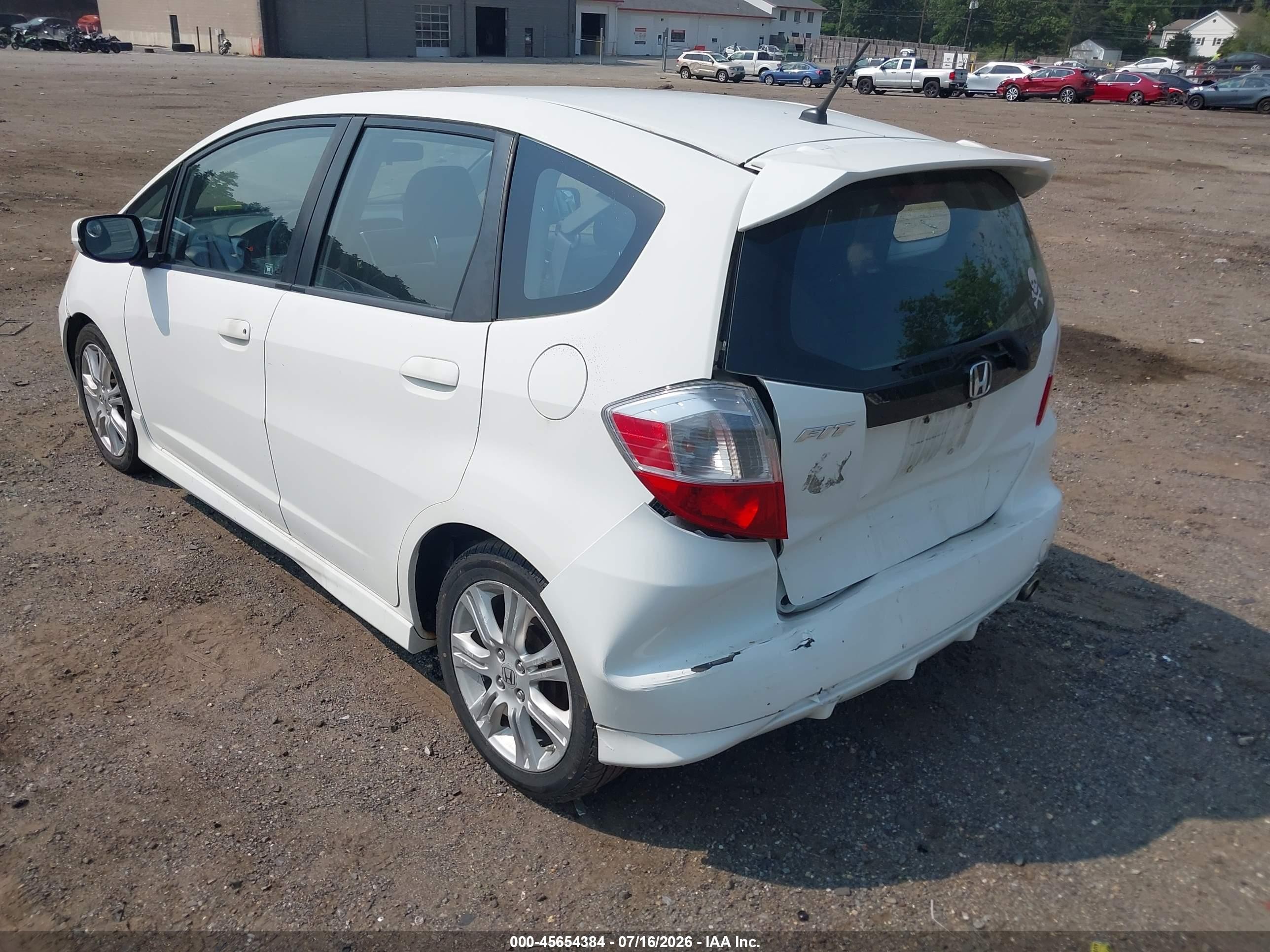 2011 Honda Fit Sport White vin: JHMGE8H50BC006153
