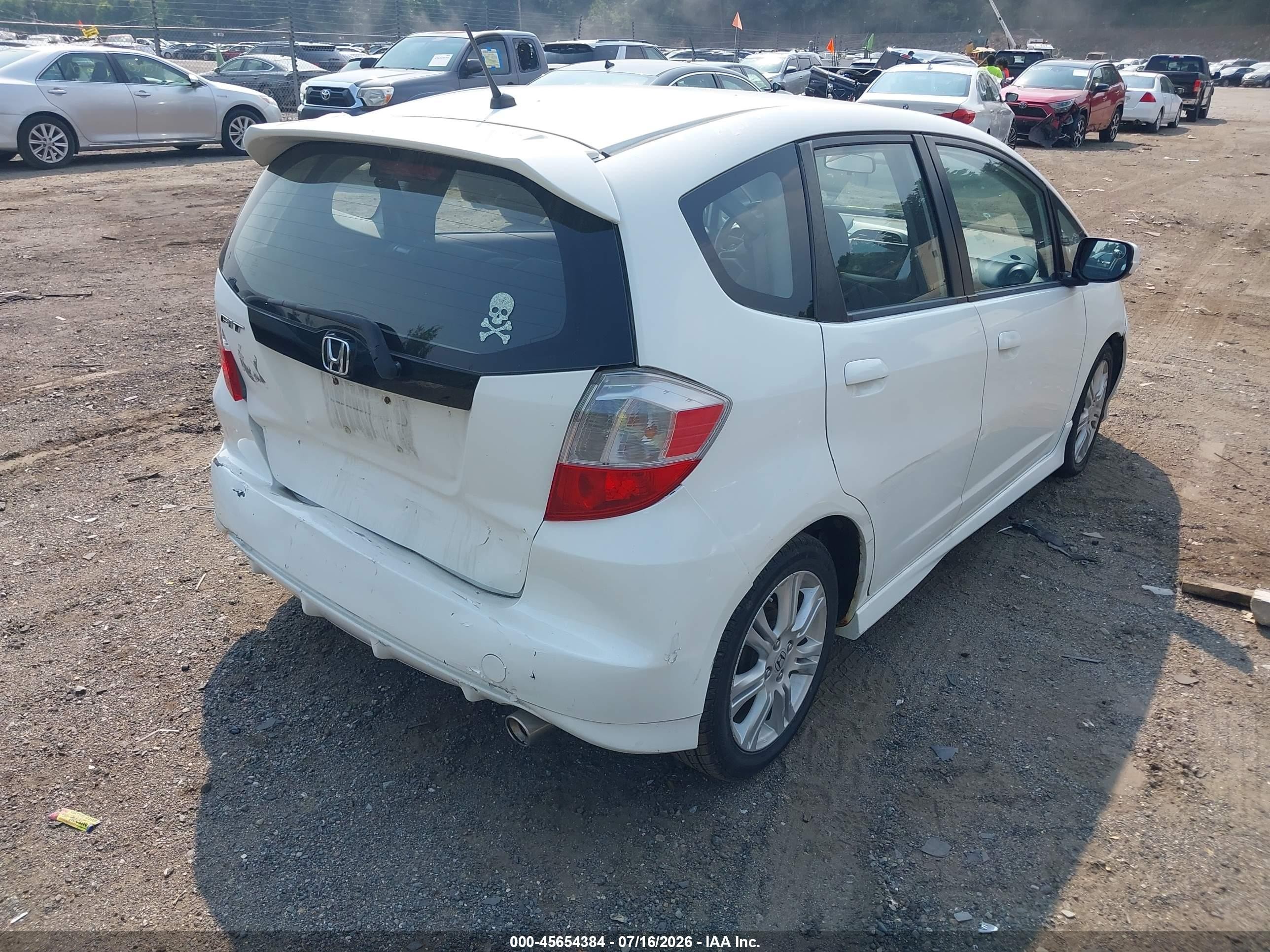 2011 Honda Fit Sport White vin: JHMGE8H50BC006153