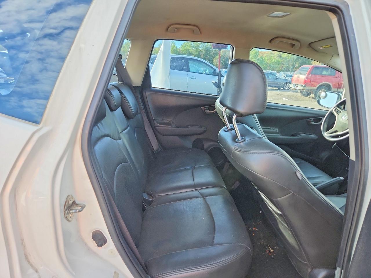 2013 Honda Fit Sport Белый vin: JHMGE8H50DC030732