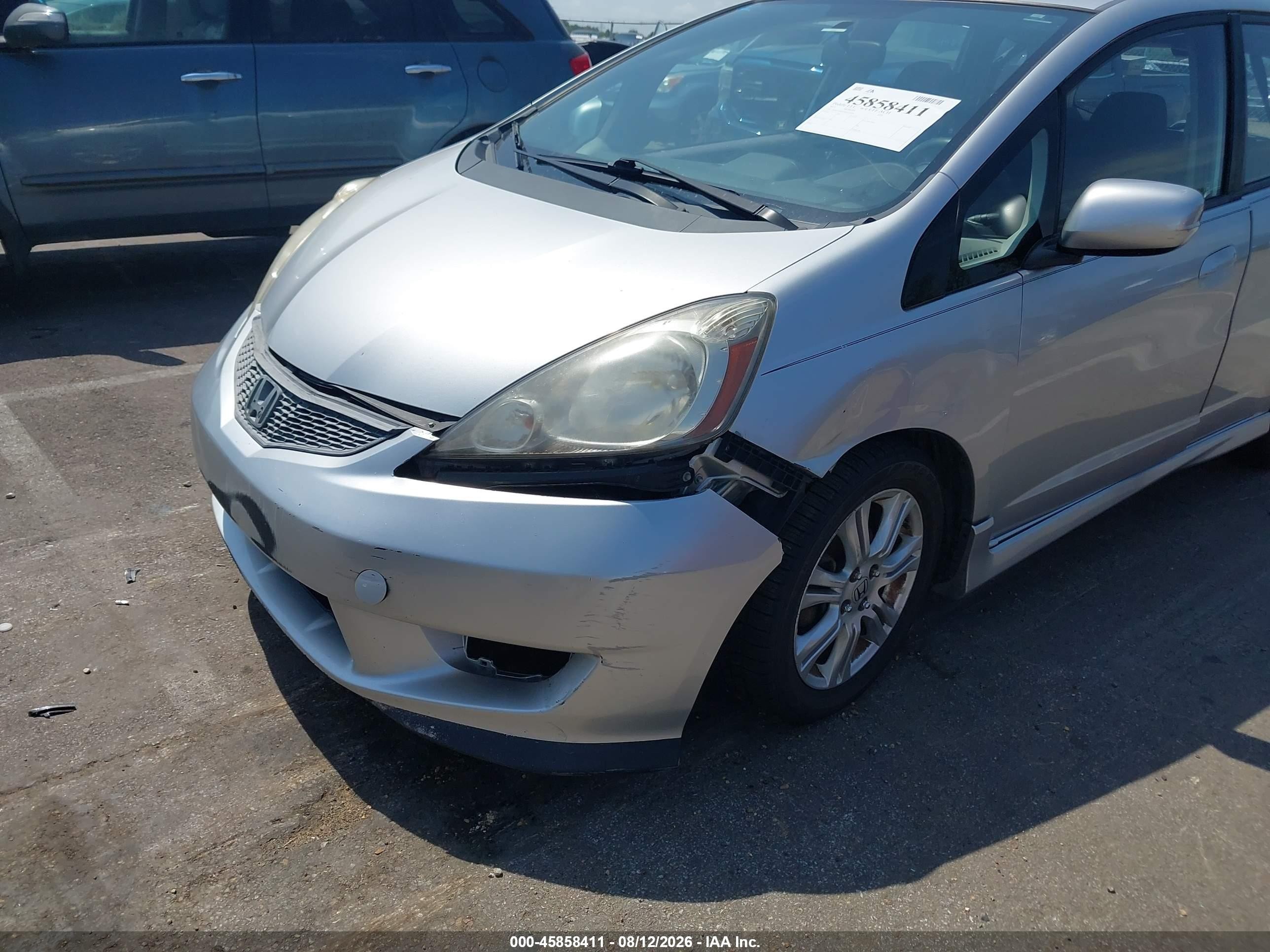 2011 Honda Fit Sport Silver vin: JHMGE8H51BC003004