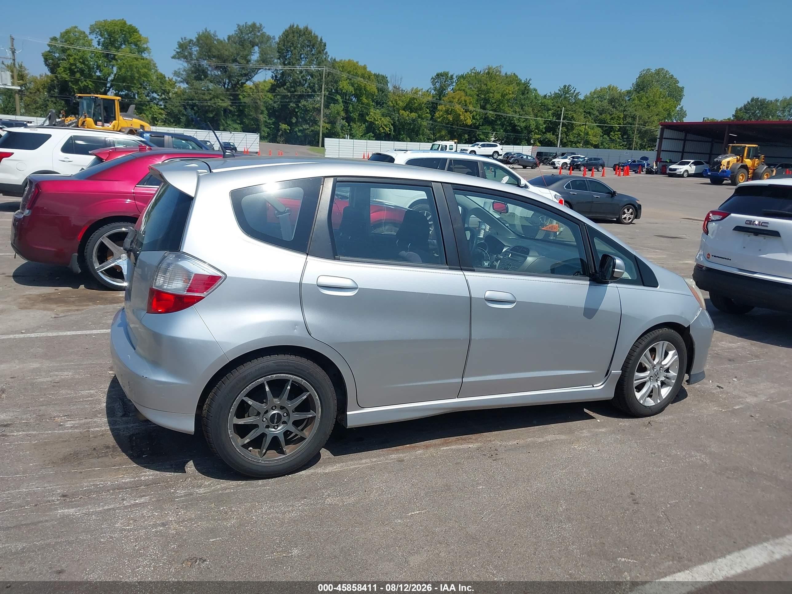 2011 Honda Fit Sport Silver vin: JHMGE8H51BC003004