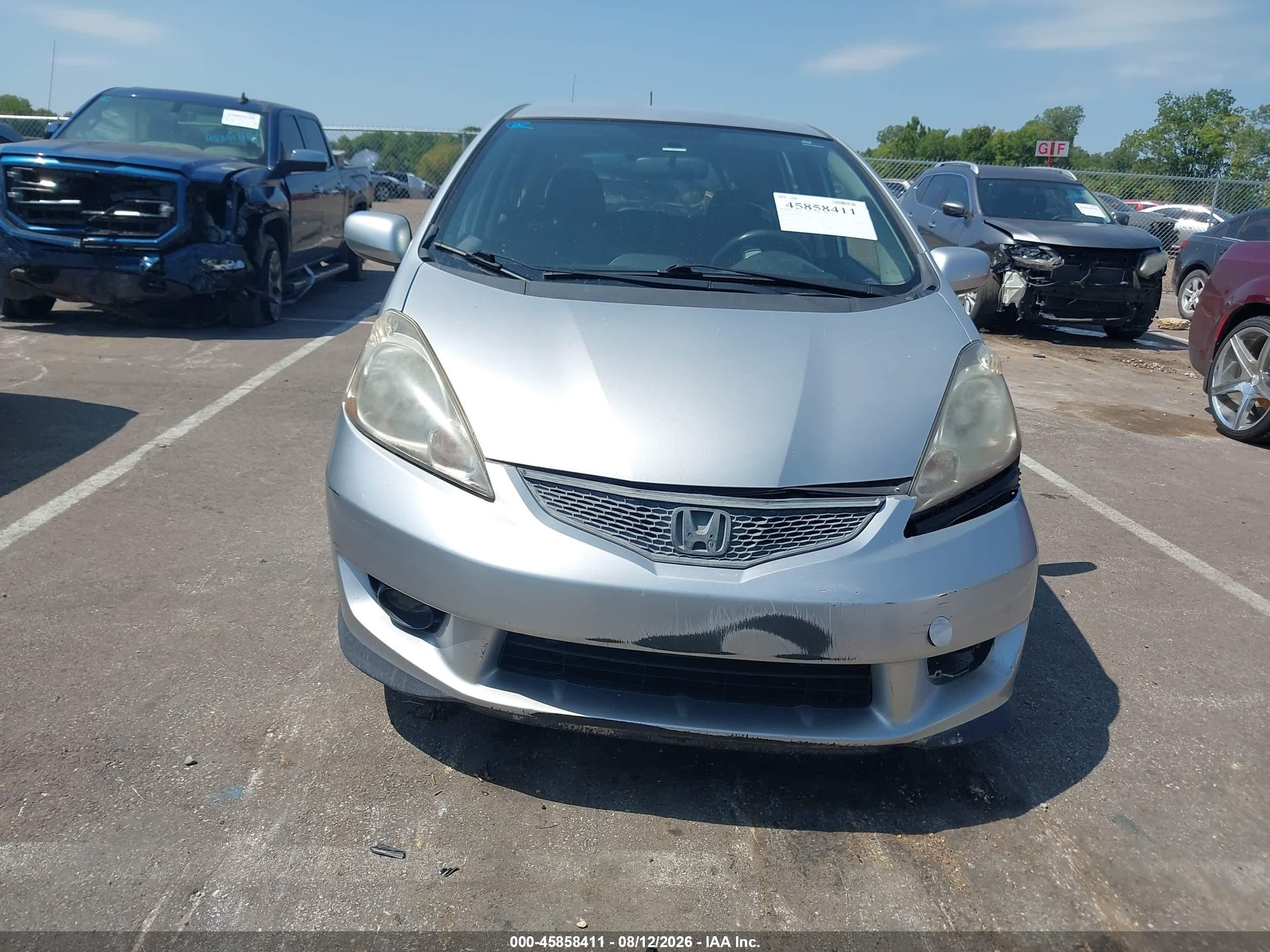 2011 Honda Fit Sport Silver vin: JHMGE8H51BC003004