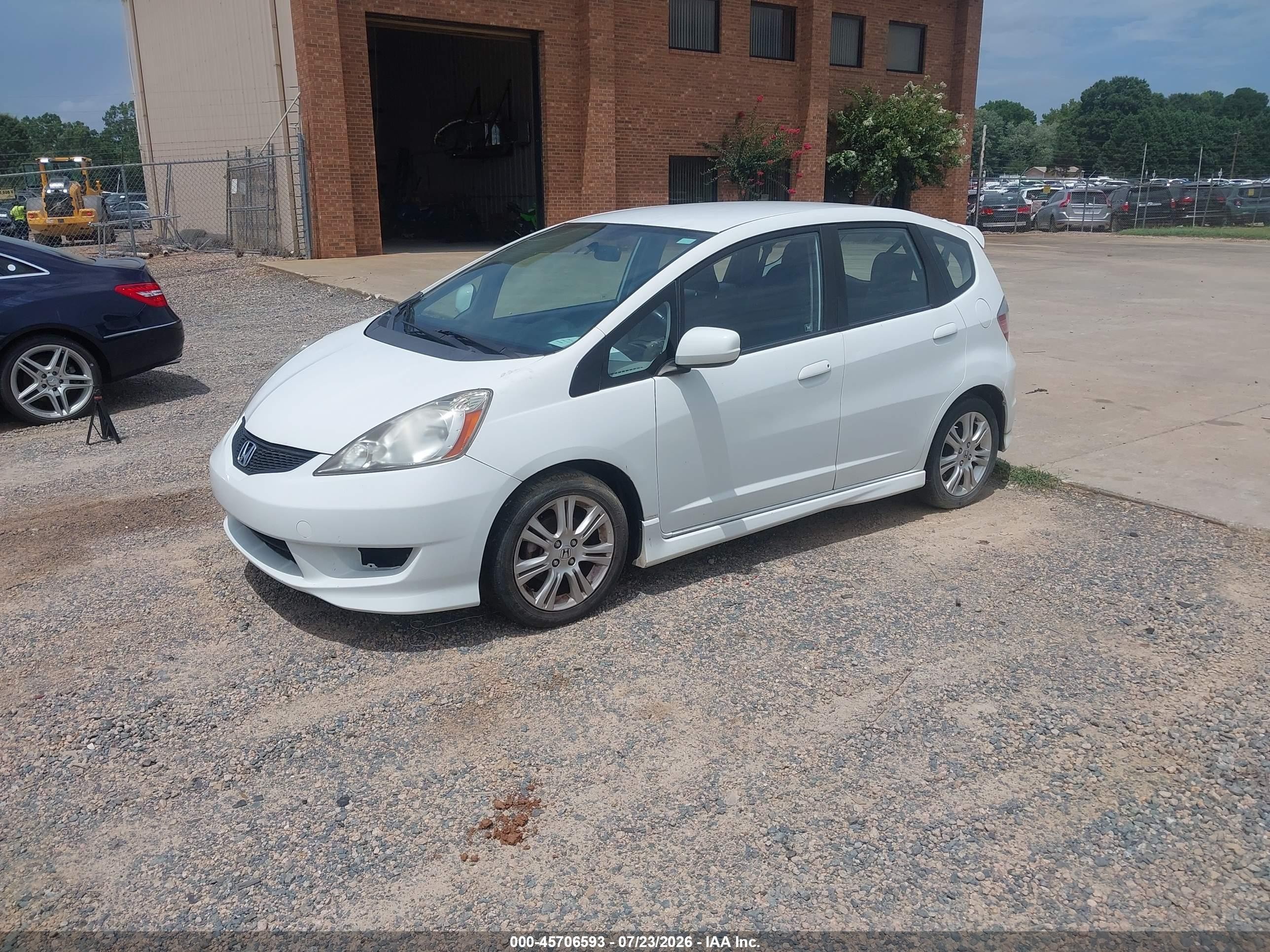 2011 Honda Fit Sport White vin: JHMGE8H51BC008431