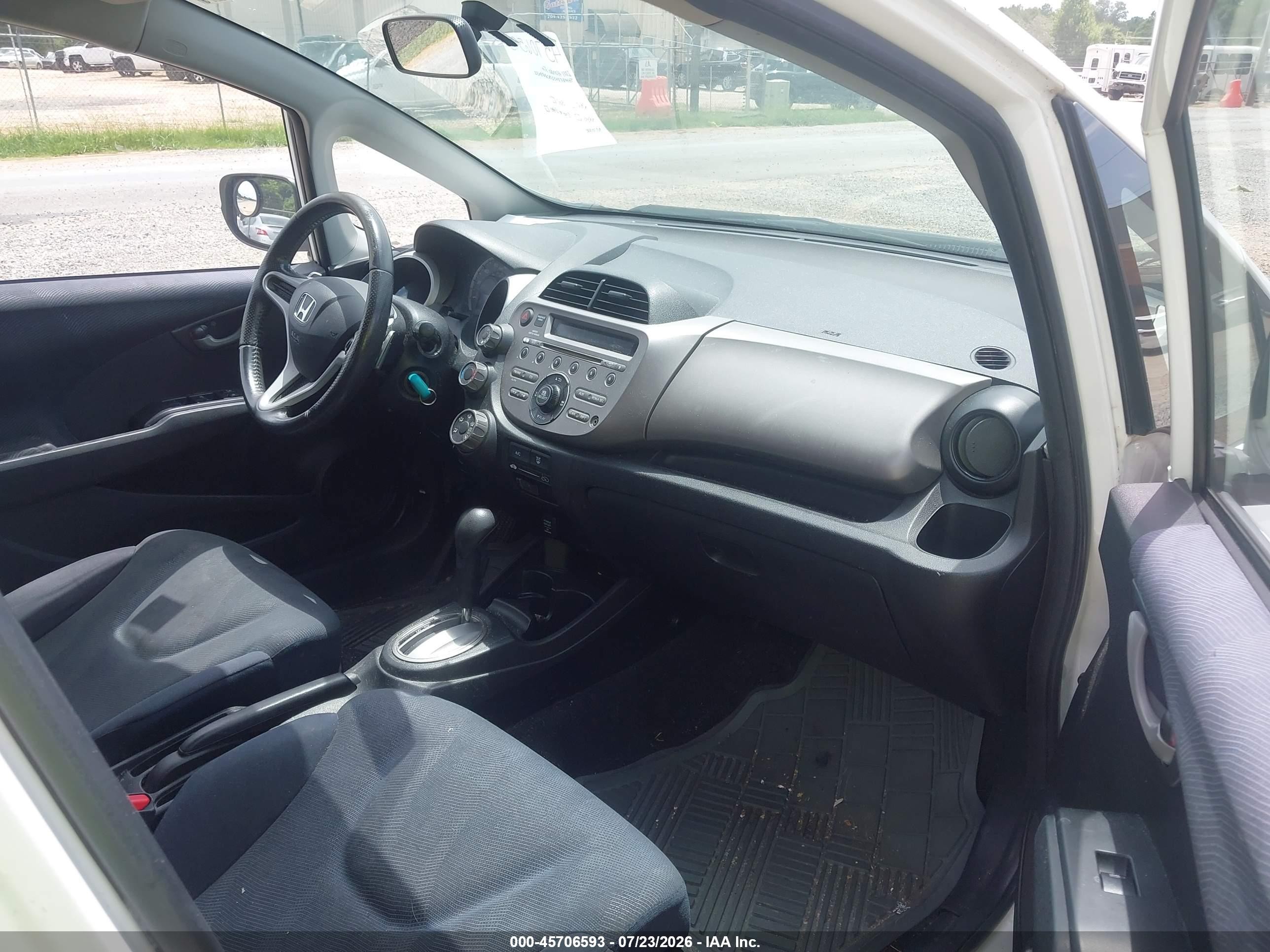 2011 Honda Fit Sport White vin: JHMGE8H51BC008431