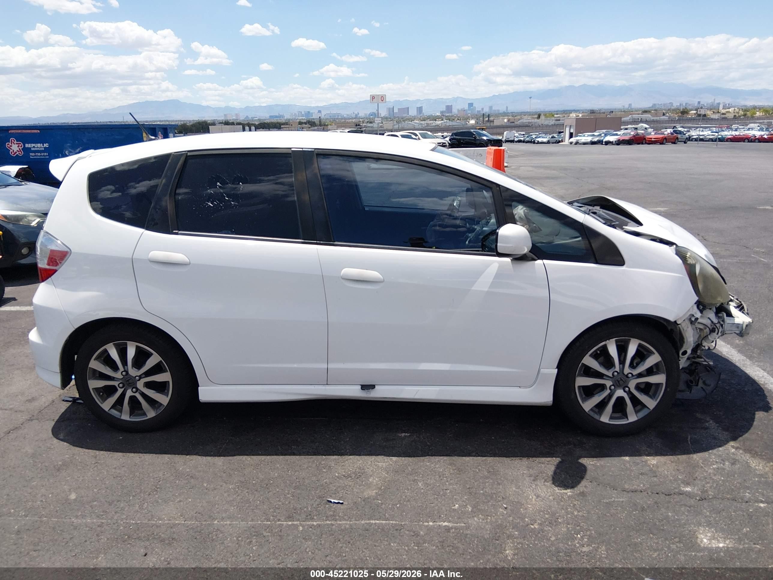 2012 Honda Fit Sport White vin: JHMGE8H51CS007691