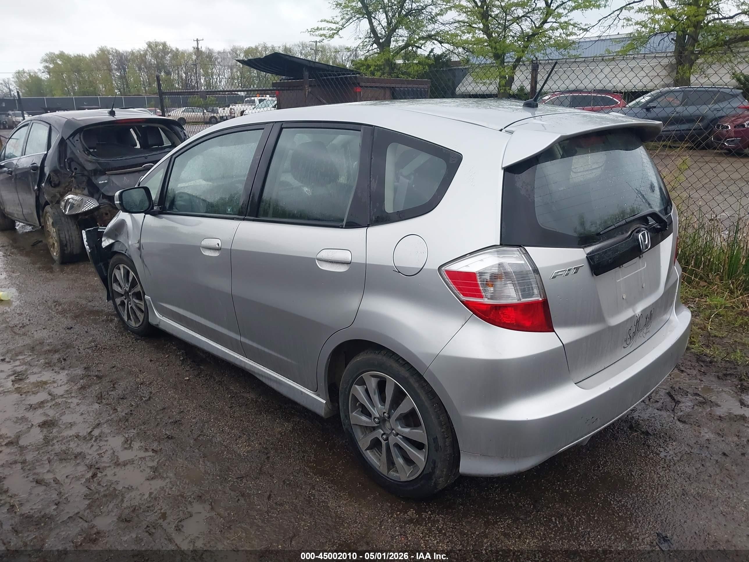 2013 Honda Fit Sport Silver vin: JHMGE8H51DC015477