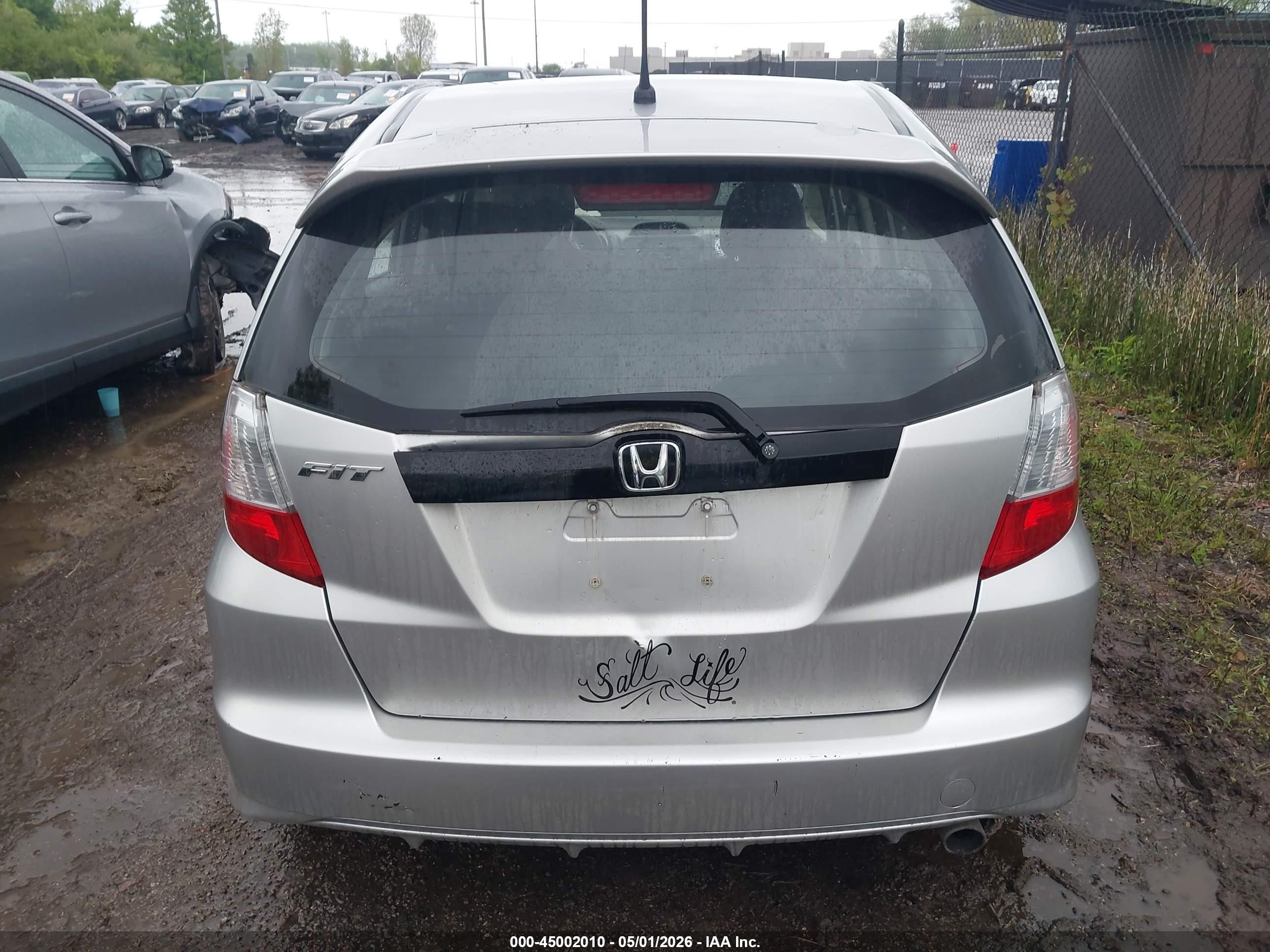 2013 Honda Fit Sport Silver vin: JHMGE8H51DC015477