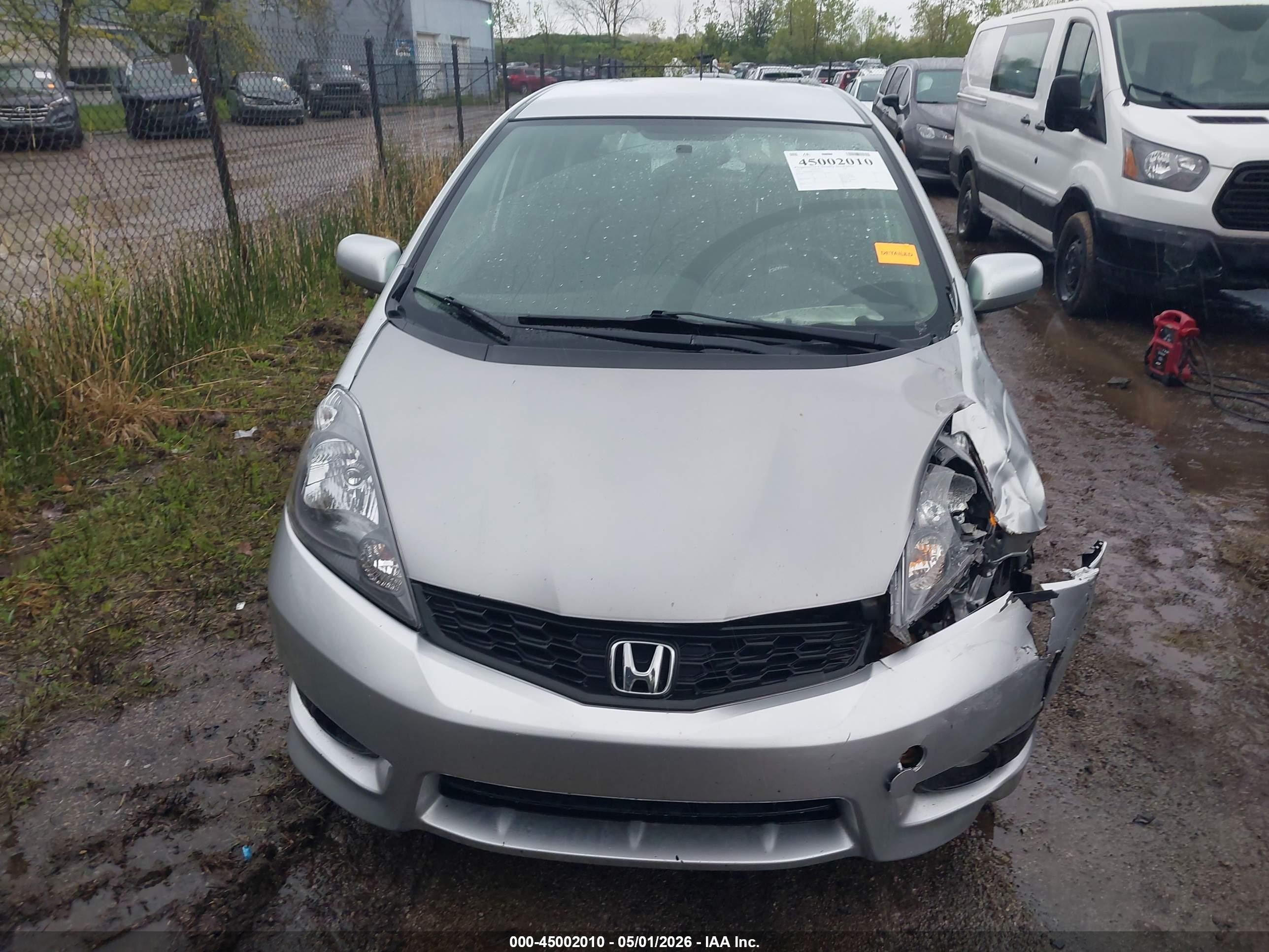 2013 Honda Fit Sport Silver vin: JHMGE8H51DC015477