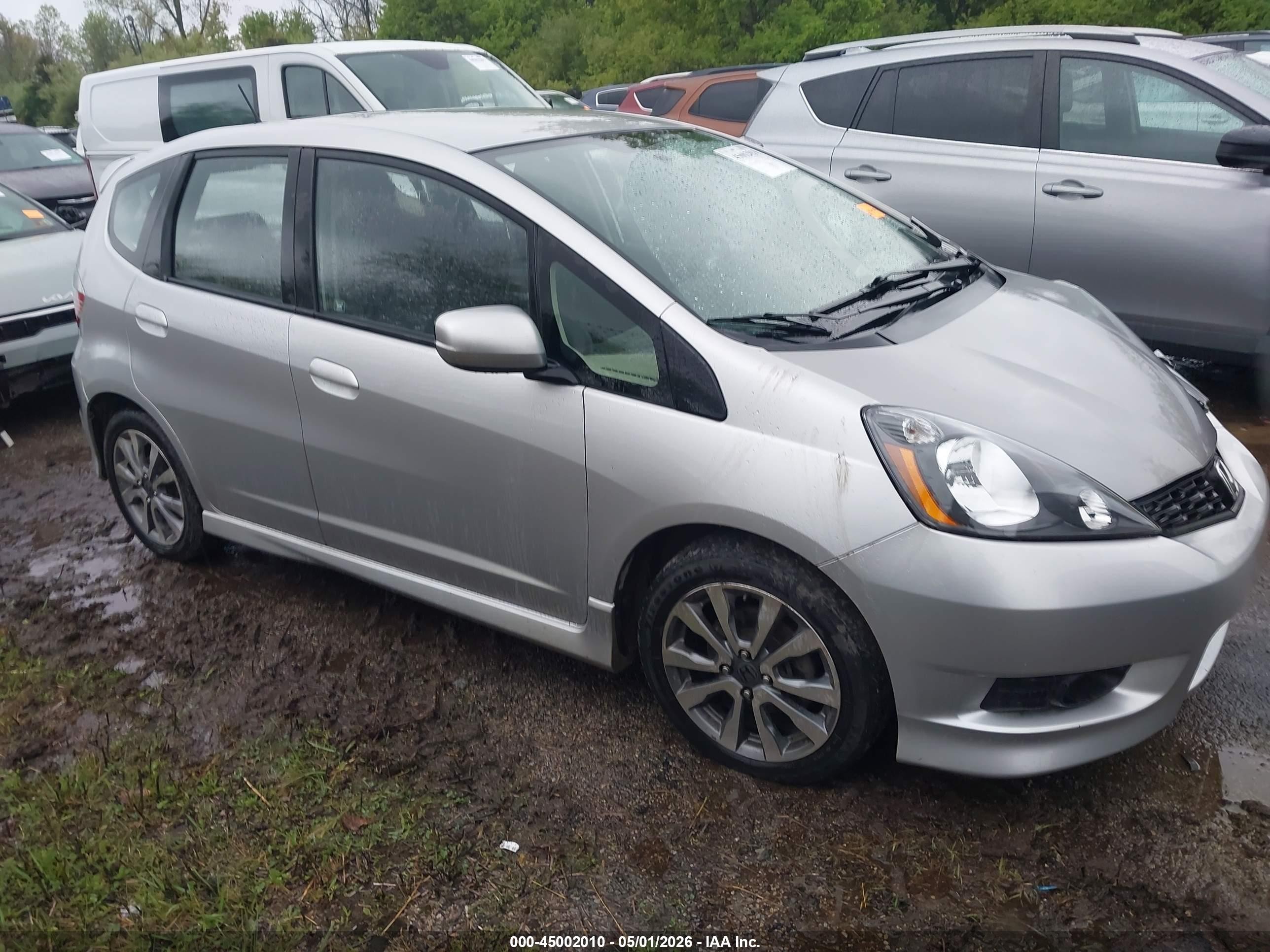 2013 Honda Fit Sport Silver vin: JHMGE8H51DC015477