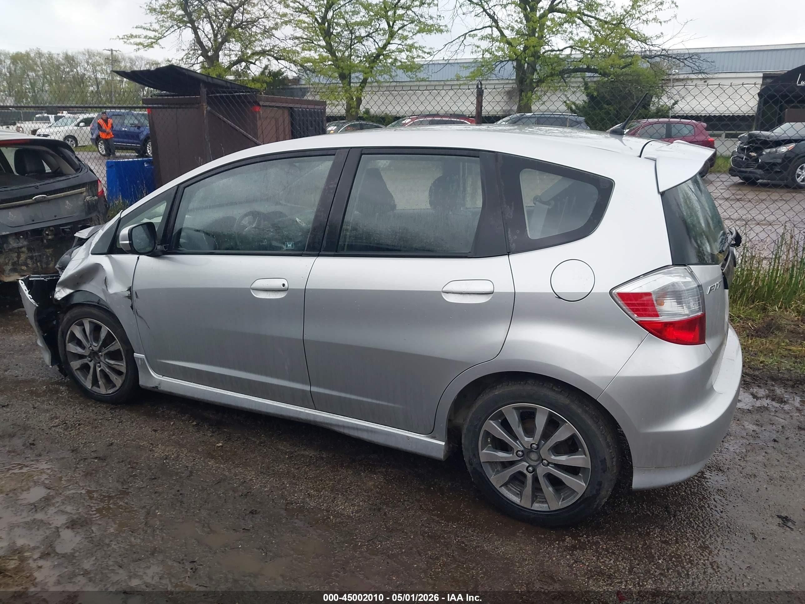 2013 Honda Fit Sport Silver vin: JHMGE8H51DC015477