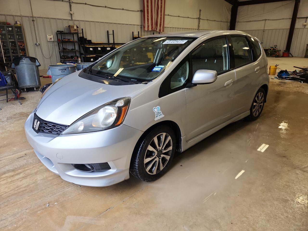 2013 Honda Fit Sport Silver vin: JHMGE8H51DC022302 Damage: Left Front Fender, Dent(S) W/No Paint Dmg, 1 To 2 Inches