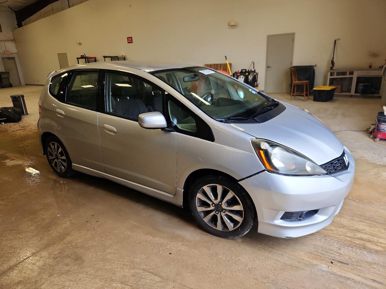 2013 Honda Fit Sport Silver vin: JHMGE8H51DC022302