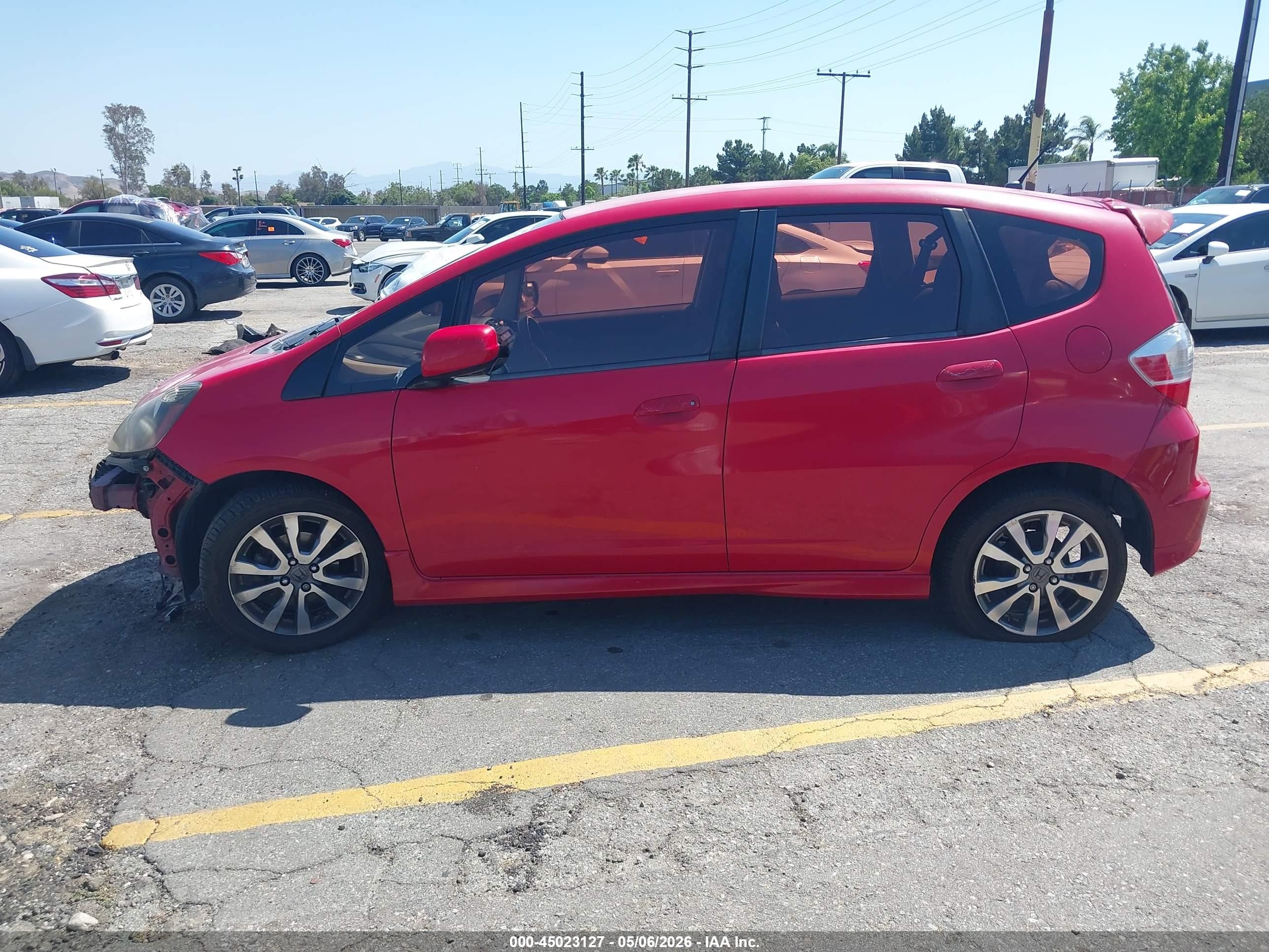 2013 Honda Fit Sport Красный vin: JHMGE8H51DC031761