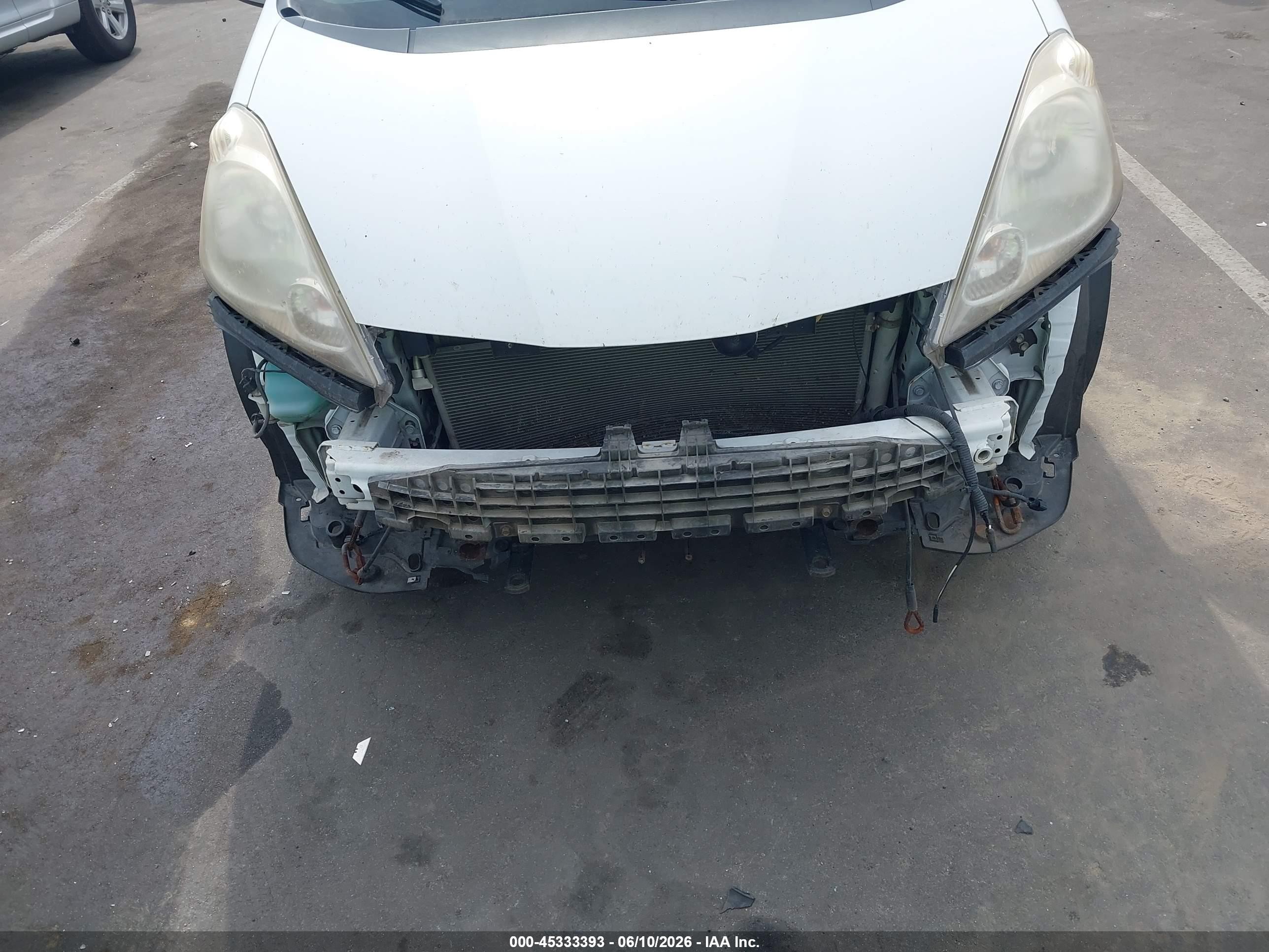 2011 Honda Fit Sport White vin: JHMGE8H52BC000984