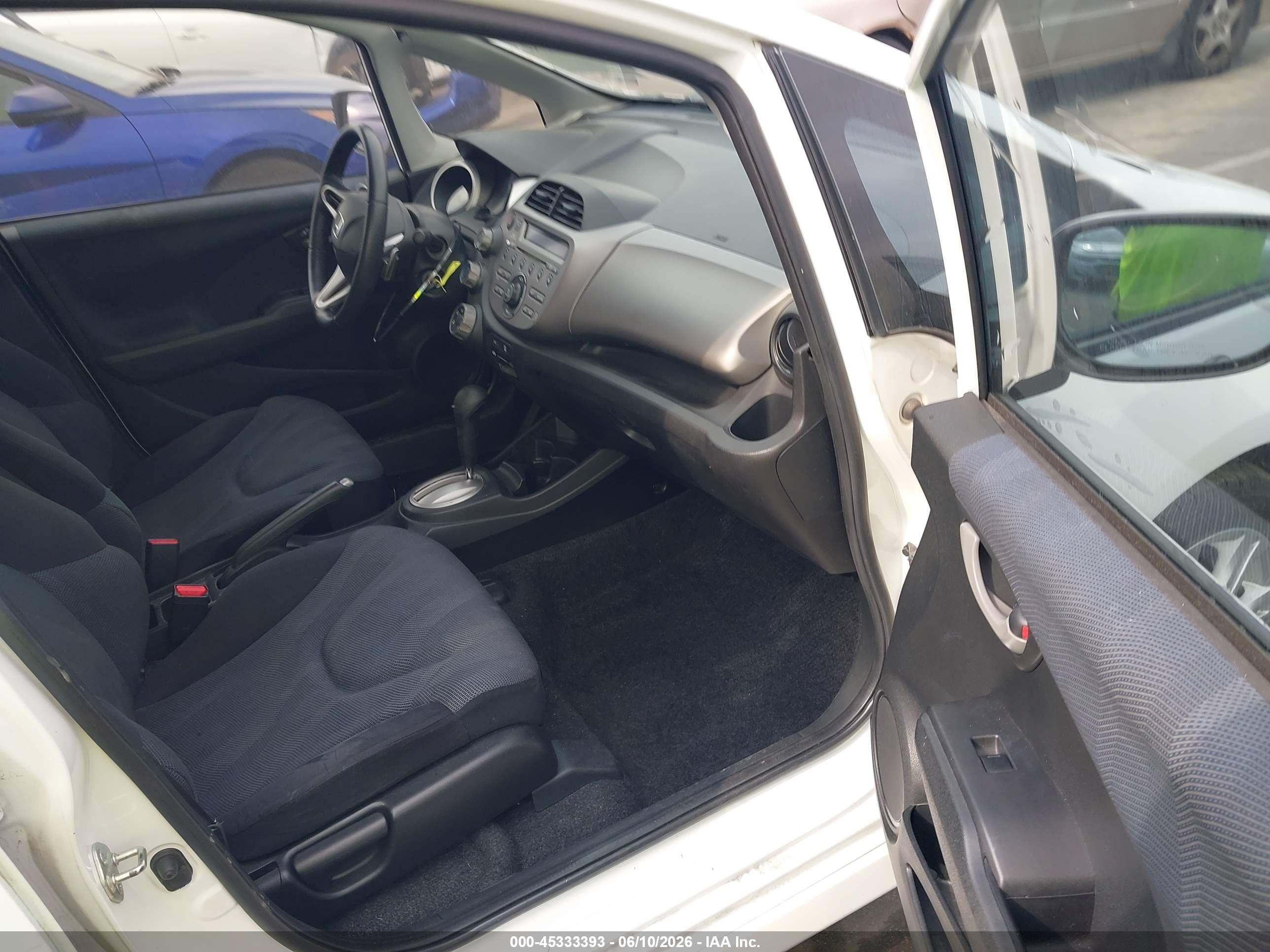 2011 Honda Fit Sport White vin: JHMGE8H52BC000984