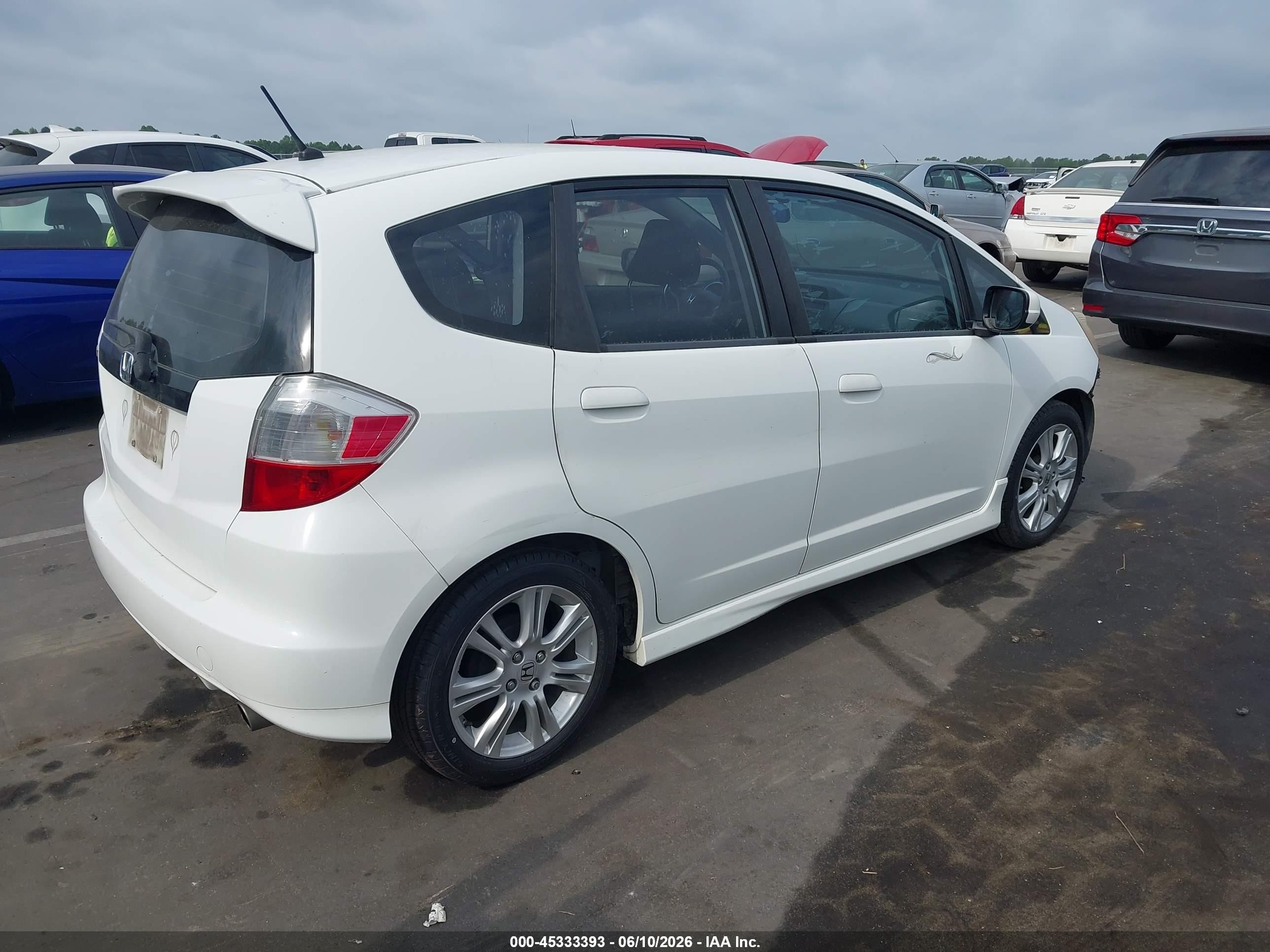 2011 Honda Fit Sport White vin: JHMGE8H52BC000984