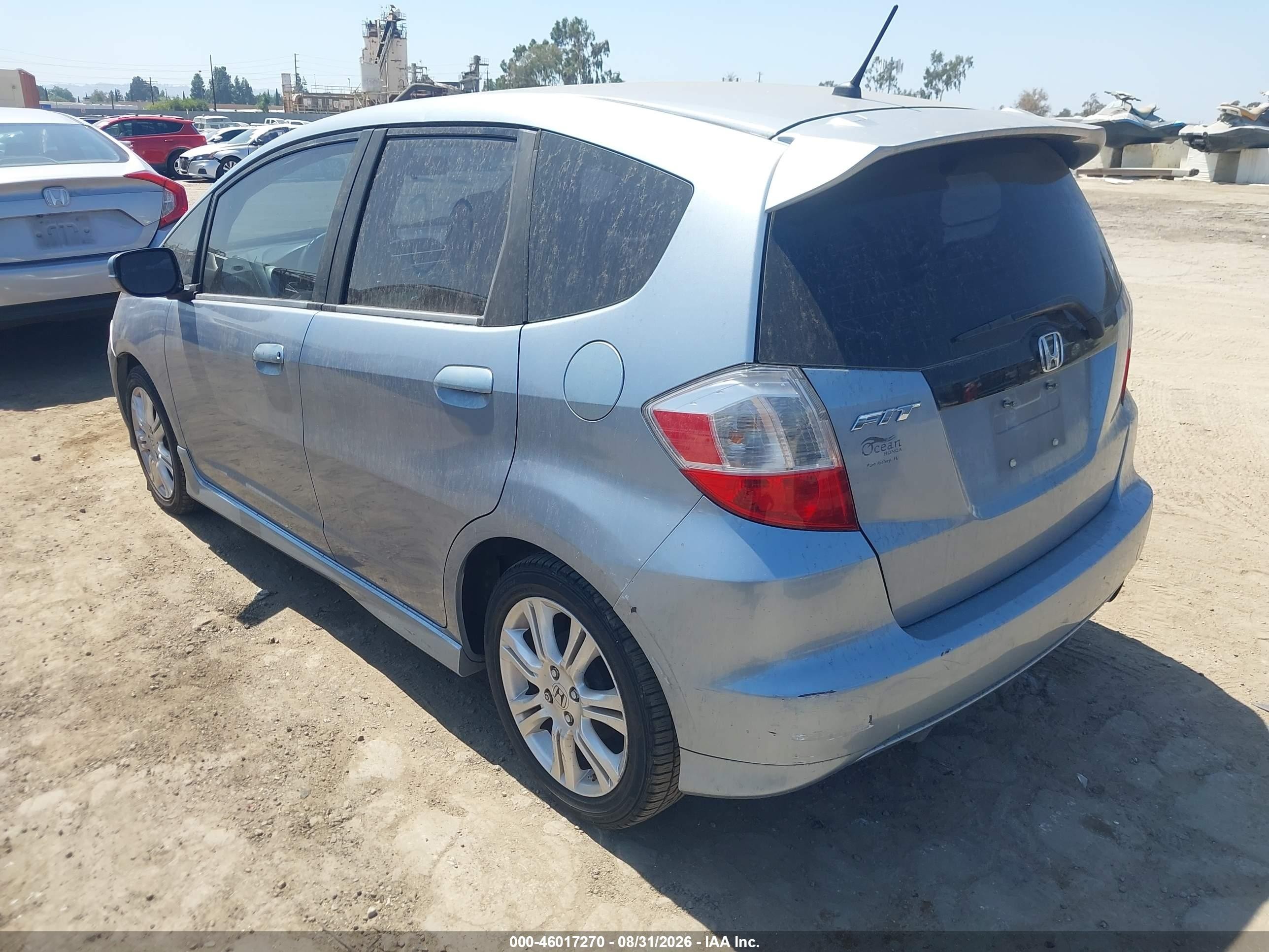 2011 Honda Fit Sport Silver vin: JHMGE8H52BC021799