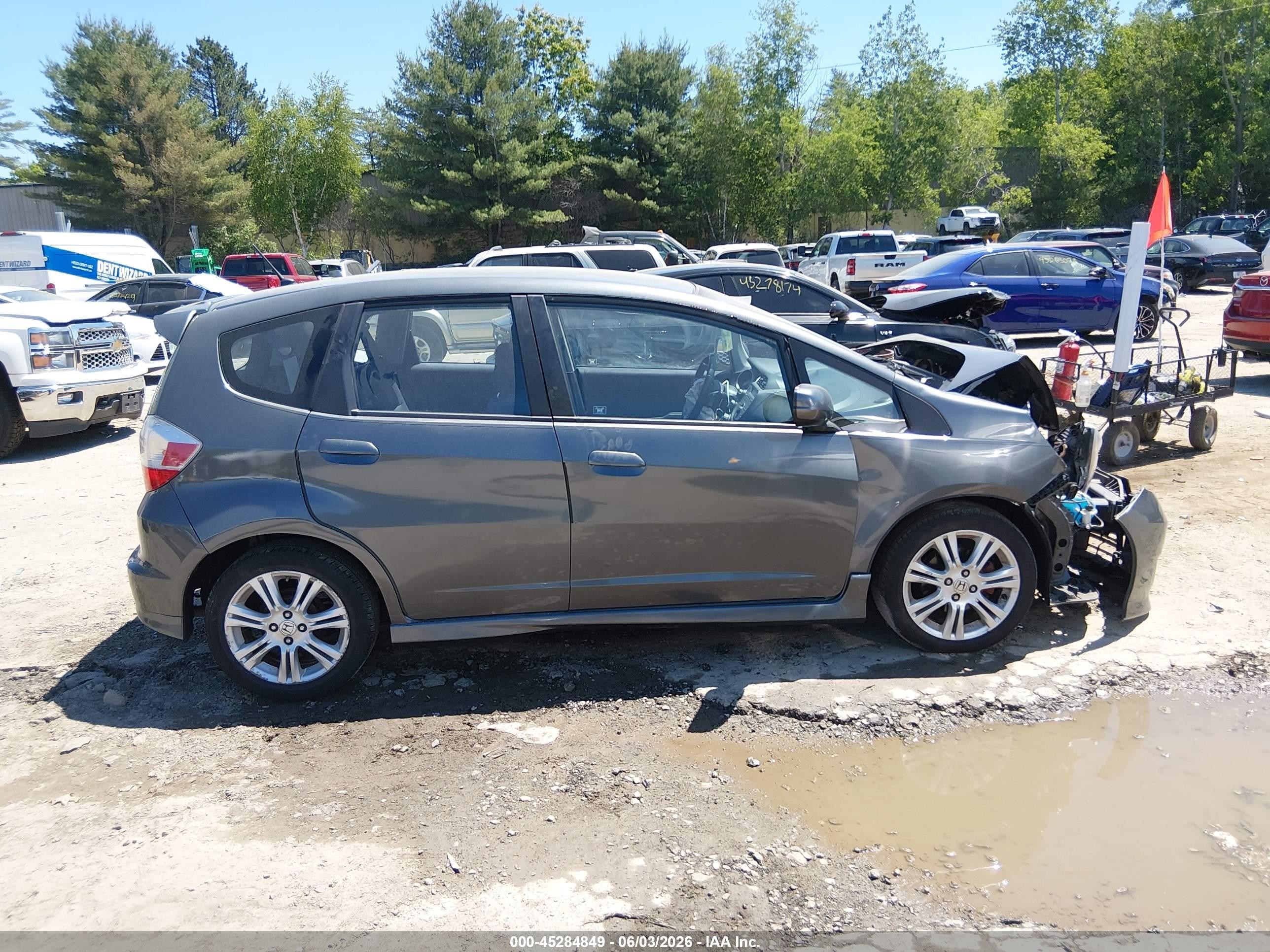 2011 Honda Fit Sport Gray vin: JHMGE8H52BC022872