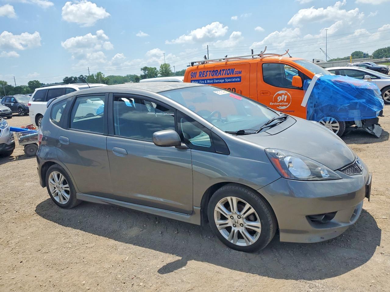 2011 Honda Fit Sport Charcoal vin: JHMGE8H52BS011196