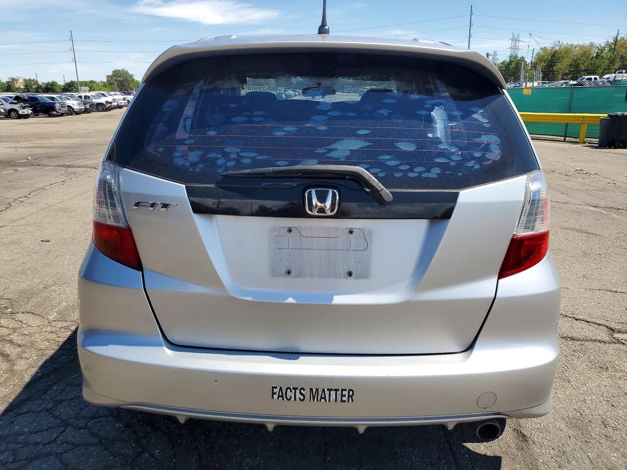 2013 Honda Fit Sport Silver vin: JHMGE8H52DC023412