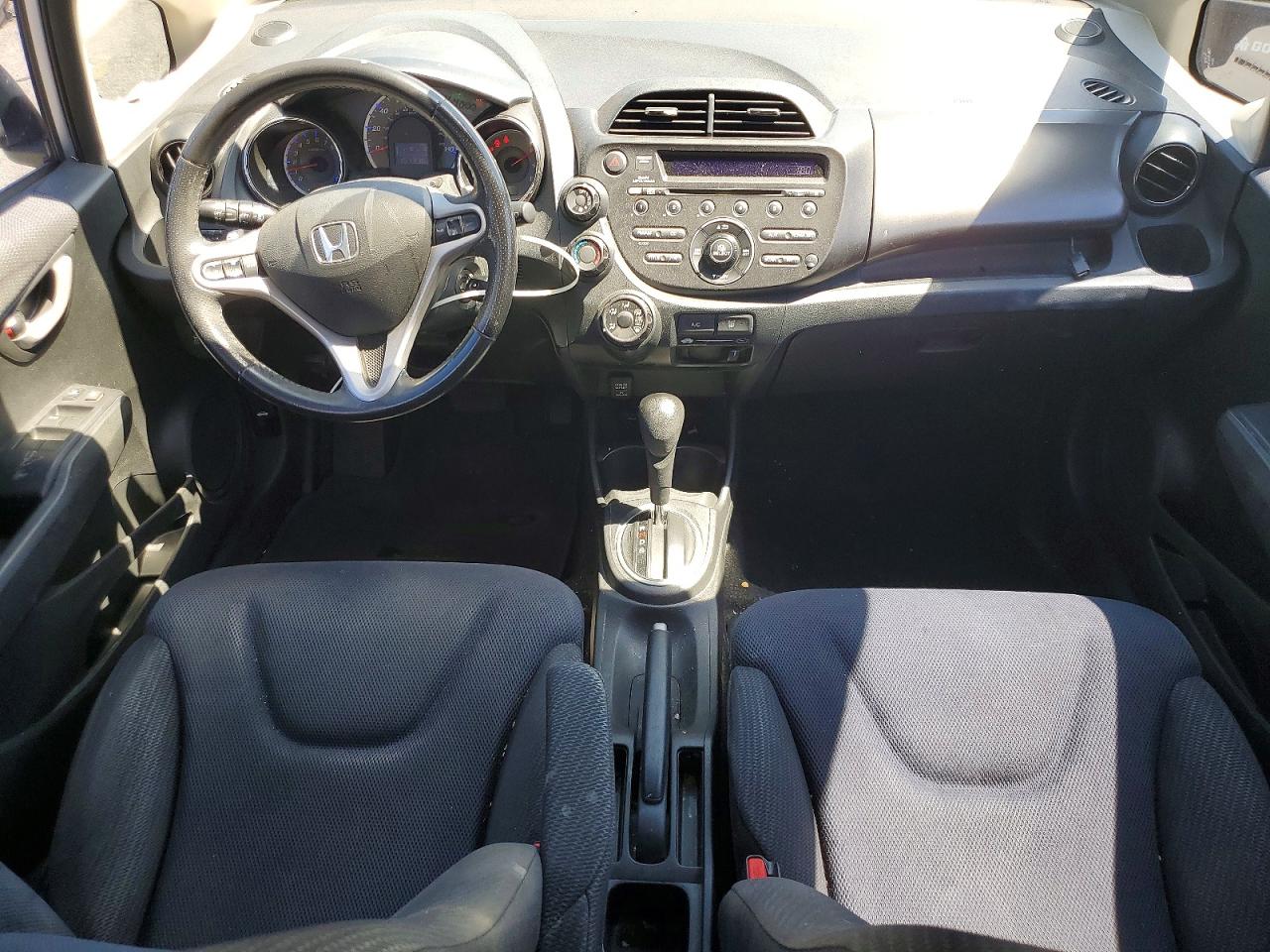 2013 Honda Fit Sport Silver vin: JHMGE8H52DC023412
