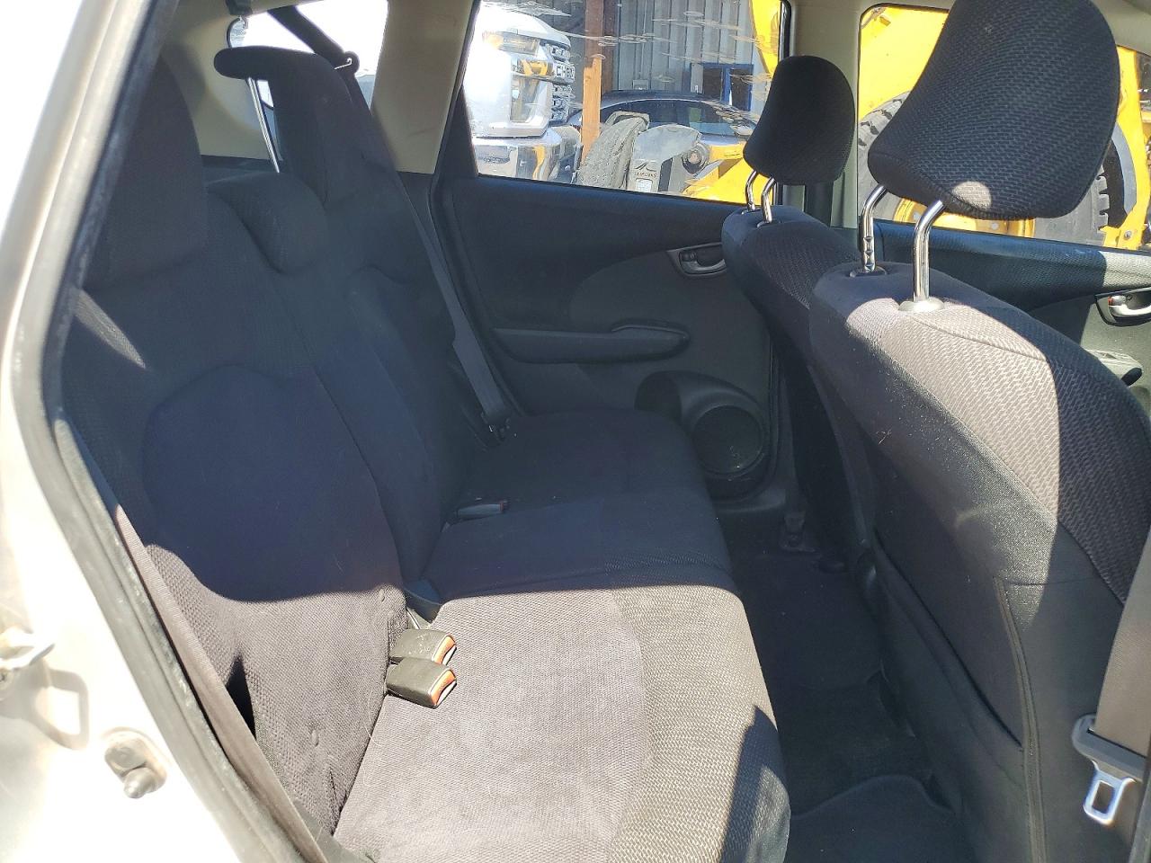 2013 Honda Fit Sport Silver vin: JHMGE8H52DC023412