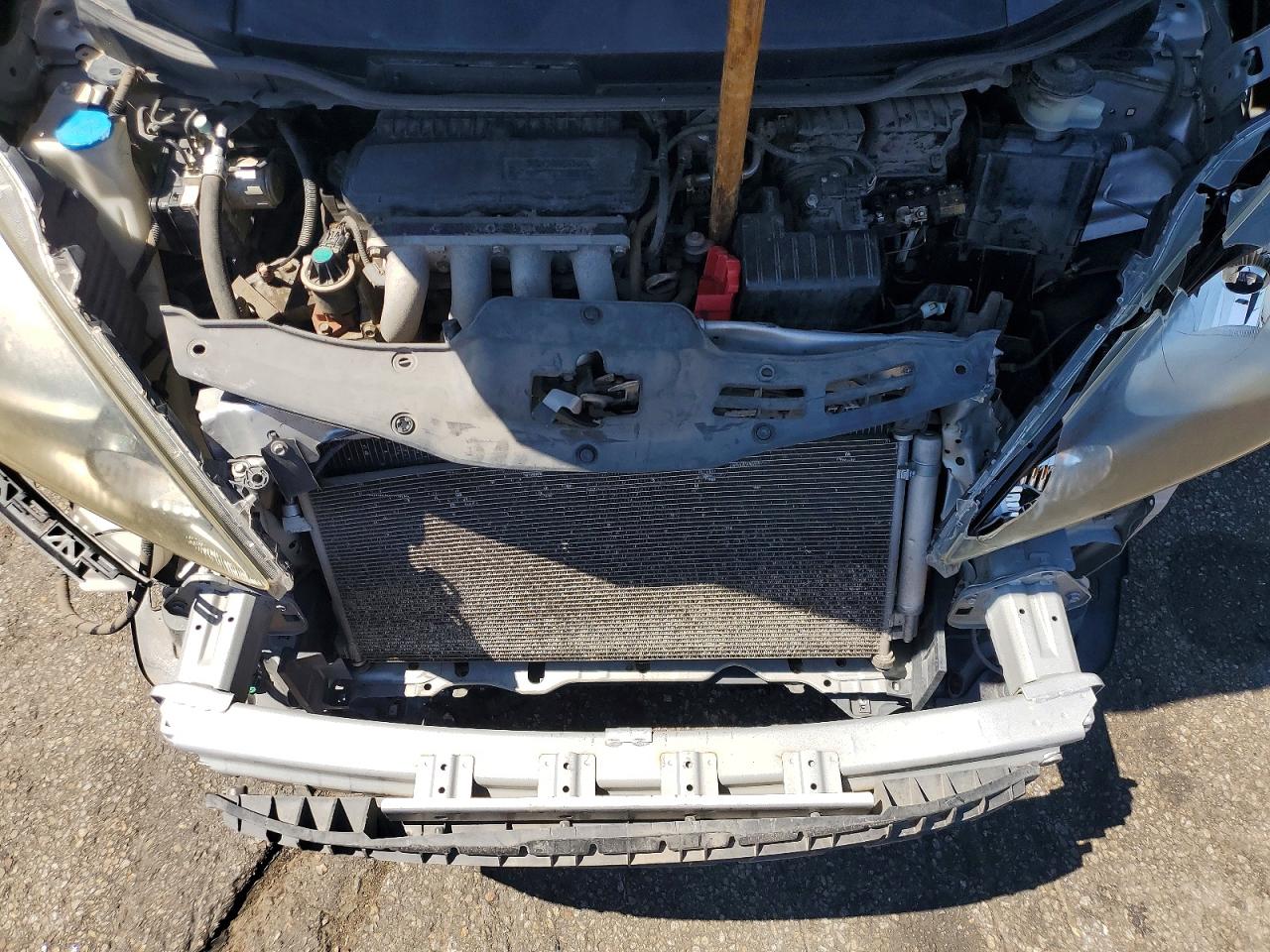 2013 Honda Fit Sport Silver vin: JHMGE8H52DC023412