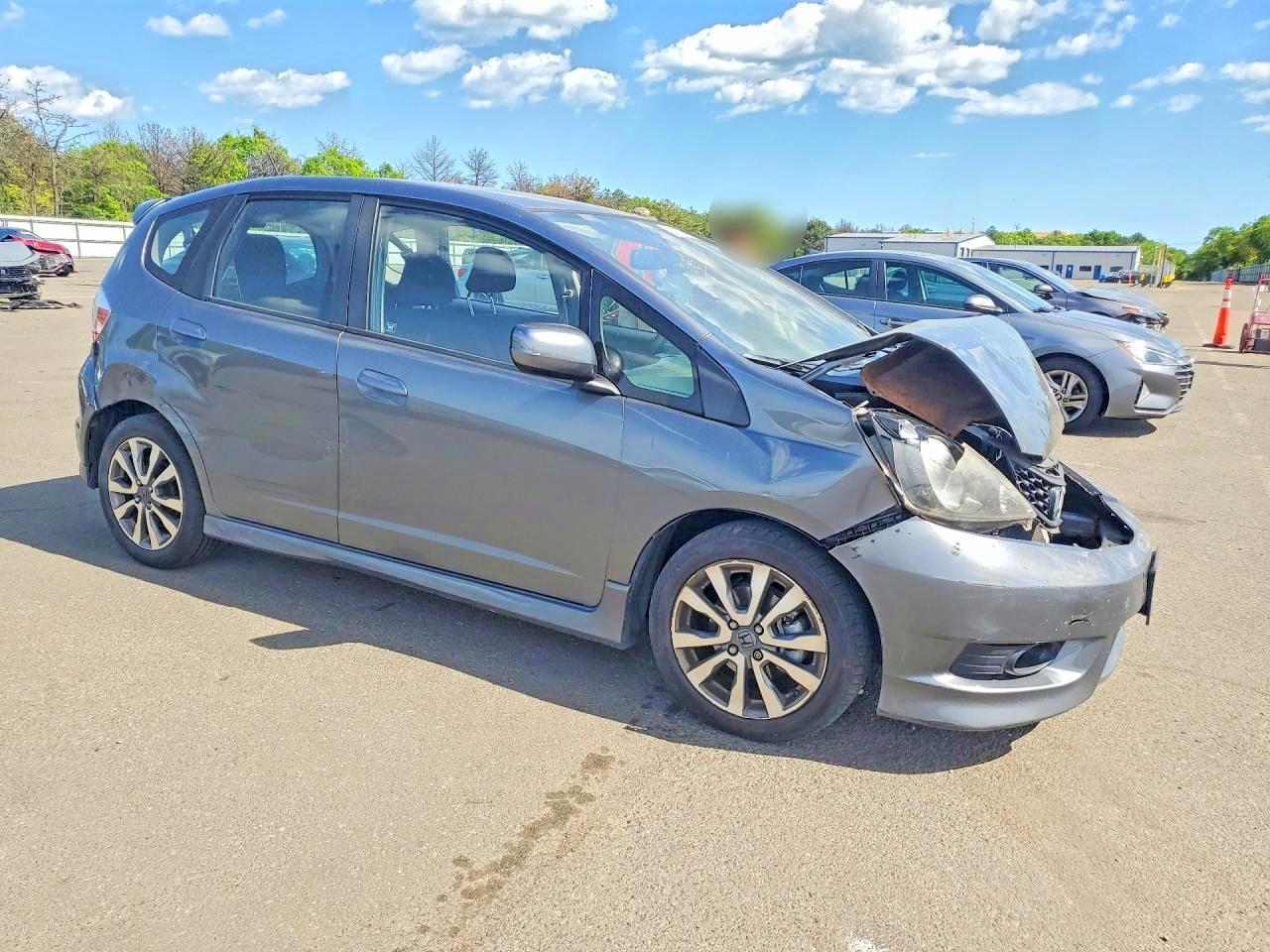 2013 Honda Fit Sport Gray vin: JHMGE8H52DC074828