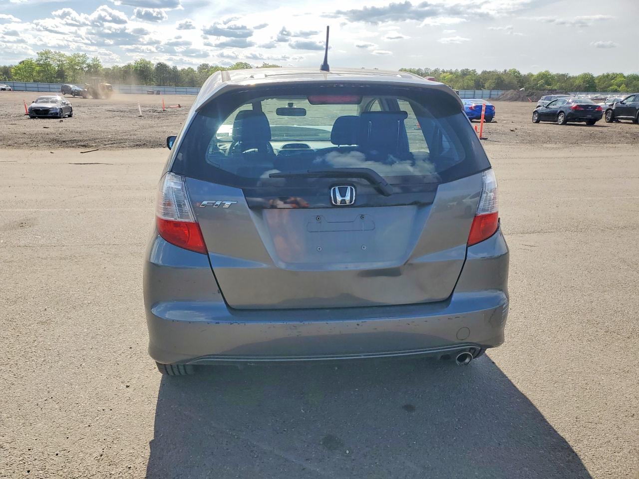 2013 Honda Fit Sport Gray vin: JHMGE8H52DC074828