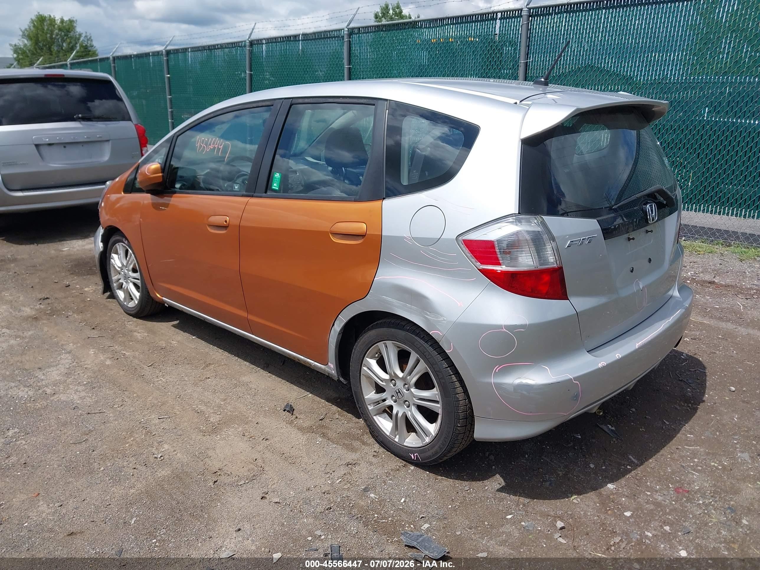 2011 Honda Fit Sport Silver vin: JHMGE8H53BC015719