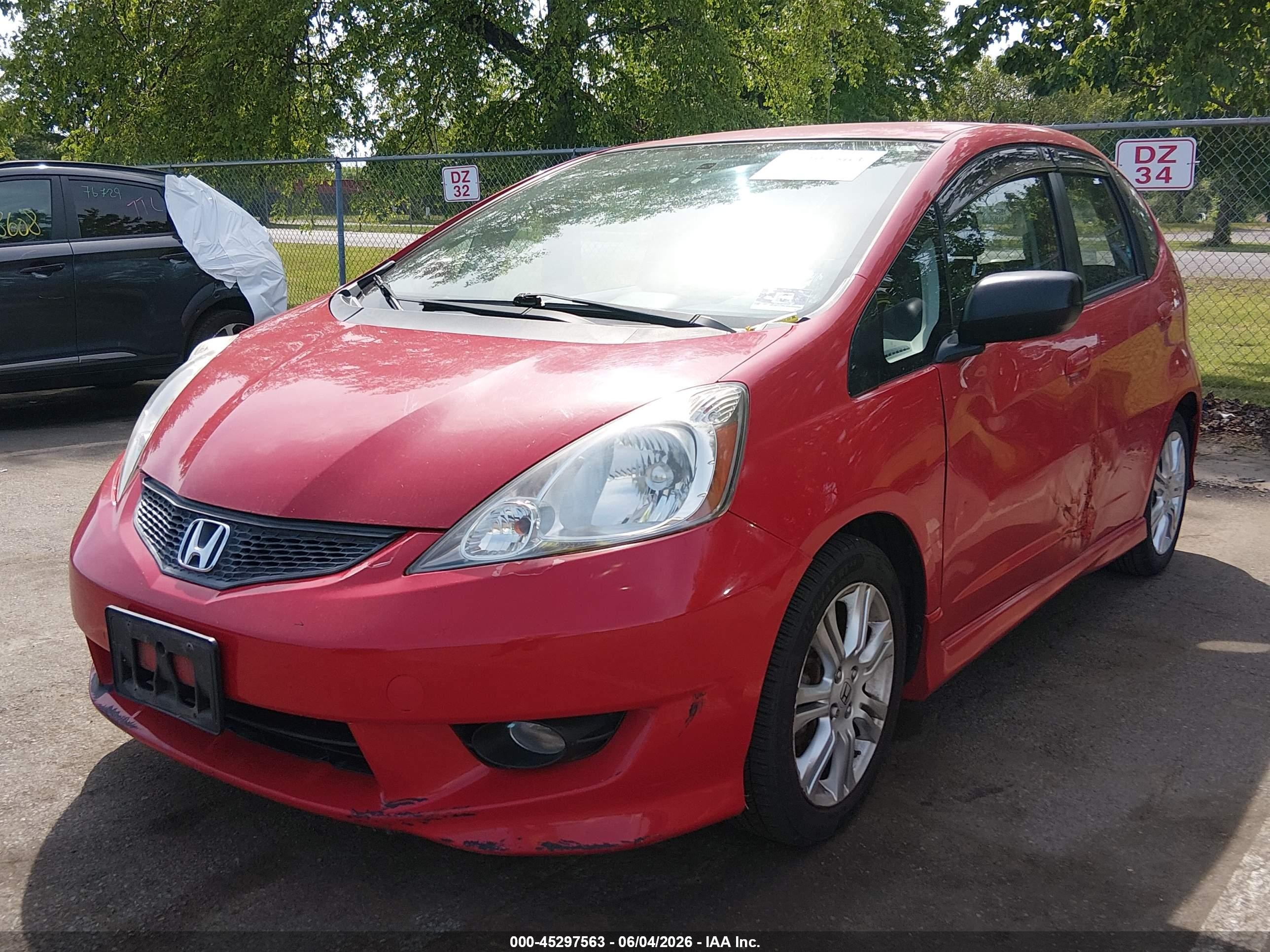 2011 Honda Fit Sport Red vin: JHMGE8H53BC015848