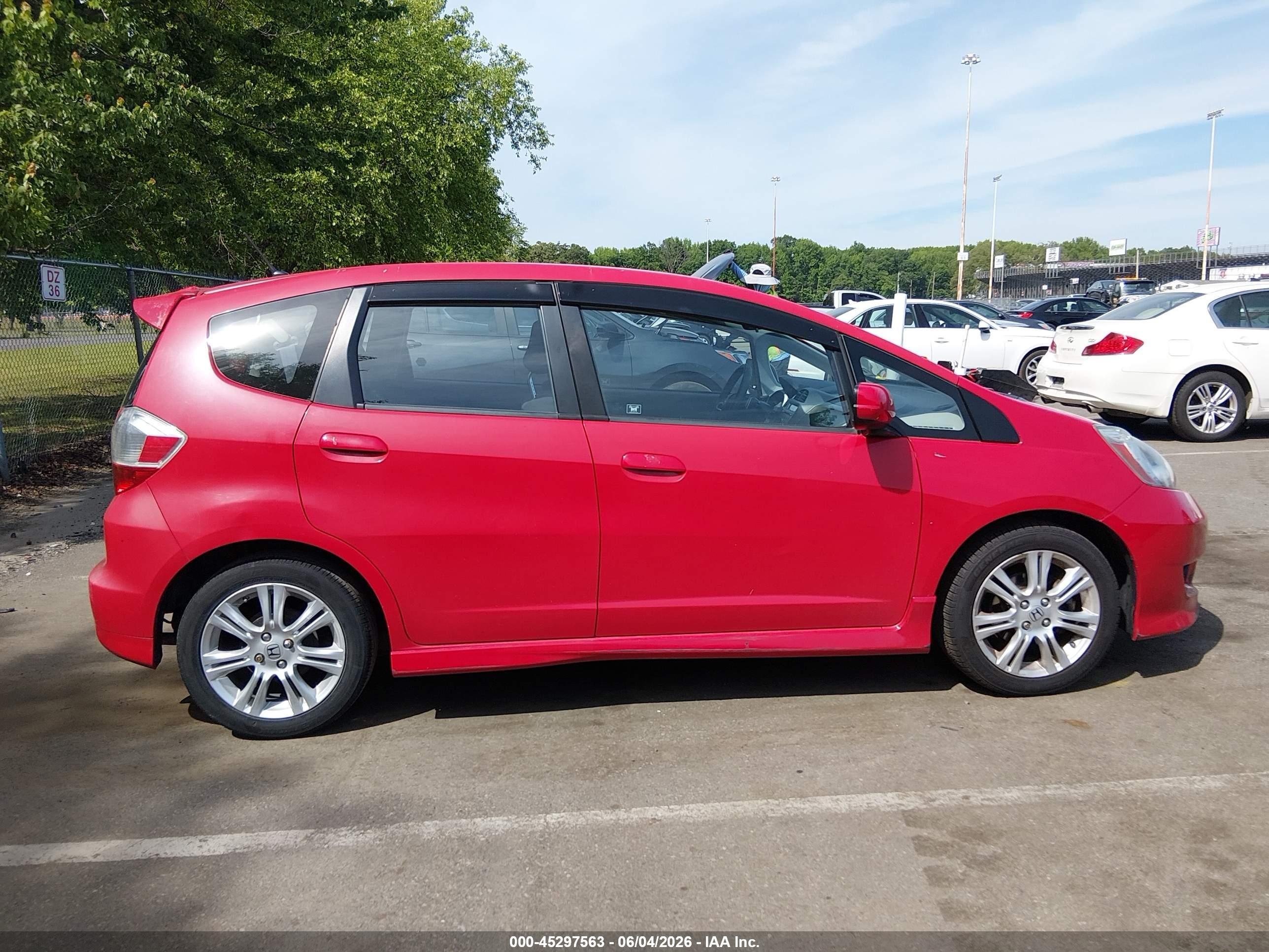 2011 Honda Fit Sport Red vin: JHMGE8H53BC015848