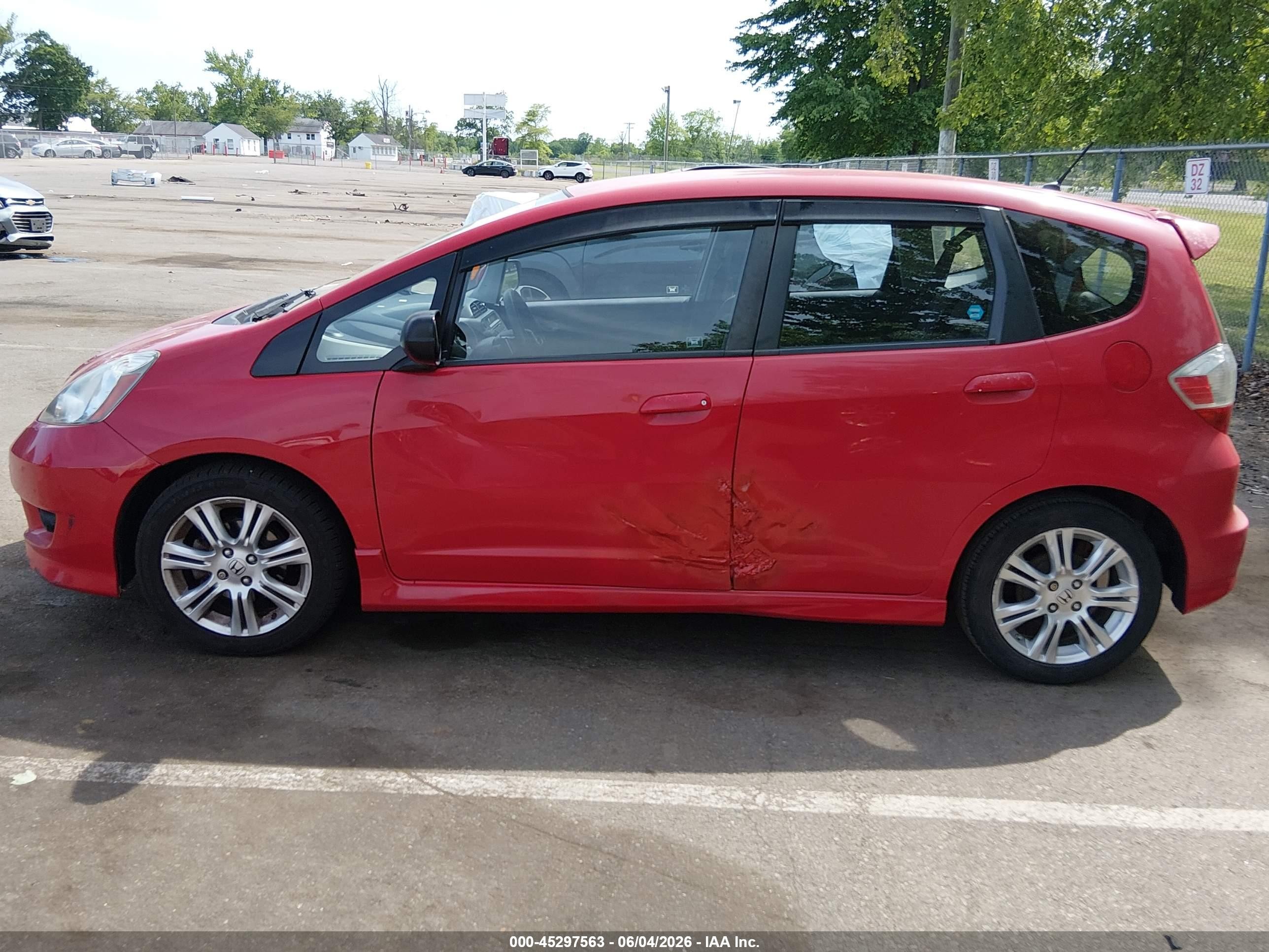 2011 Honda Fit Sport Red vin: JHMGE8H53BC015848