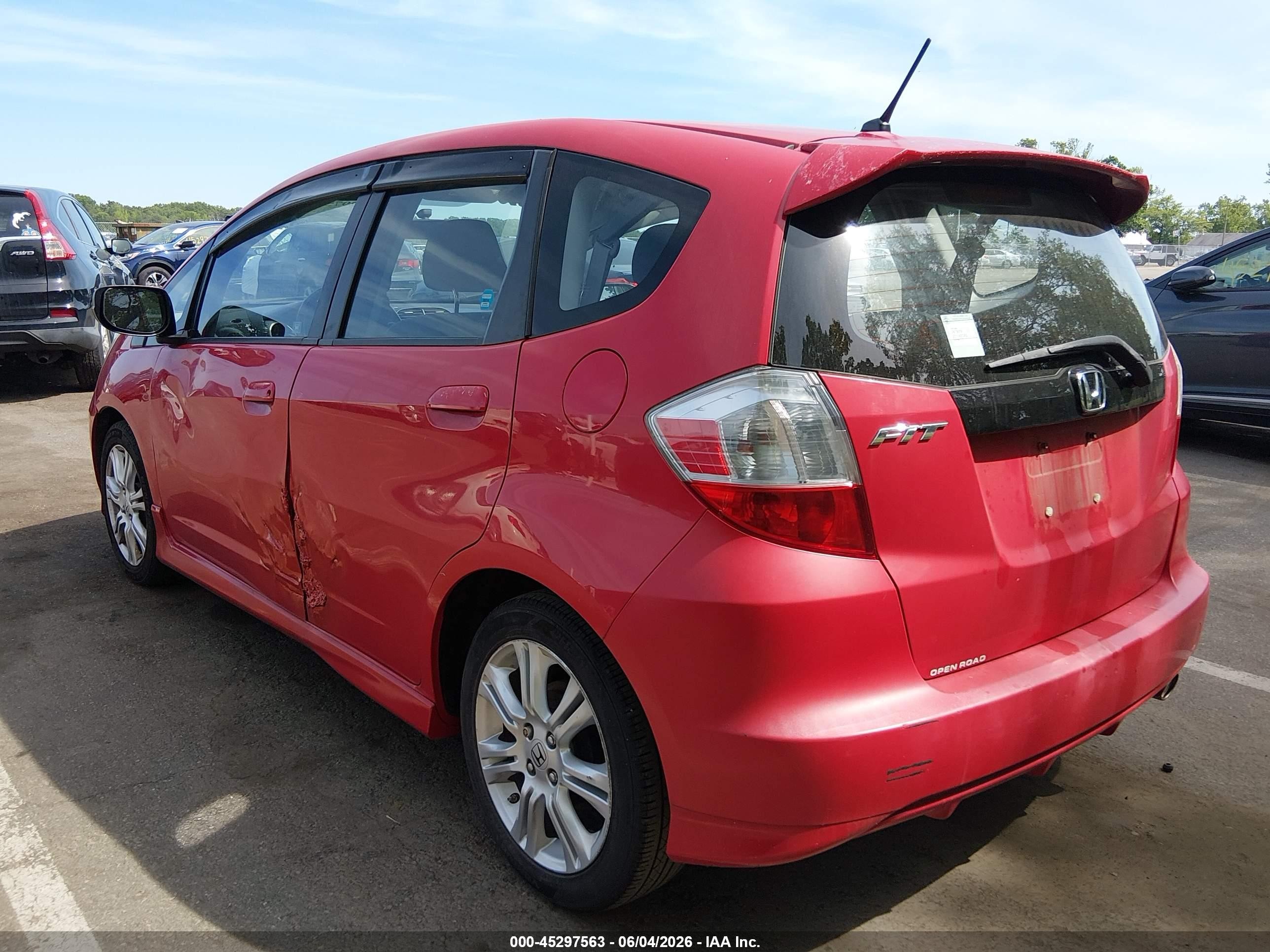2011 Honda Fit Sport Red vin: JHMGE8H53BC015848