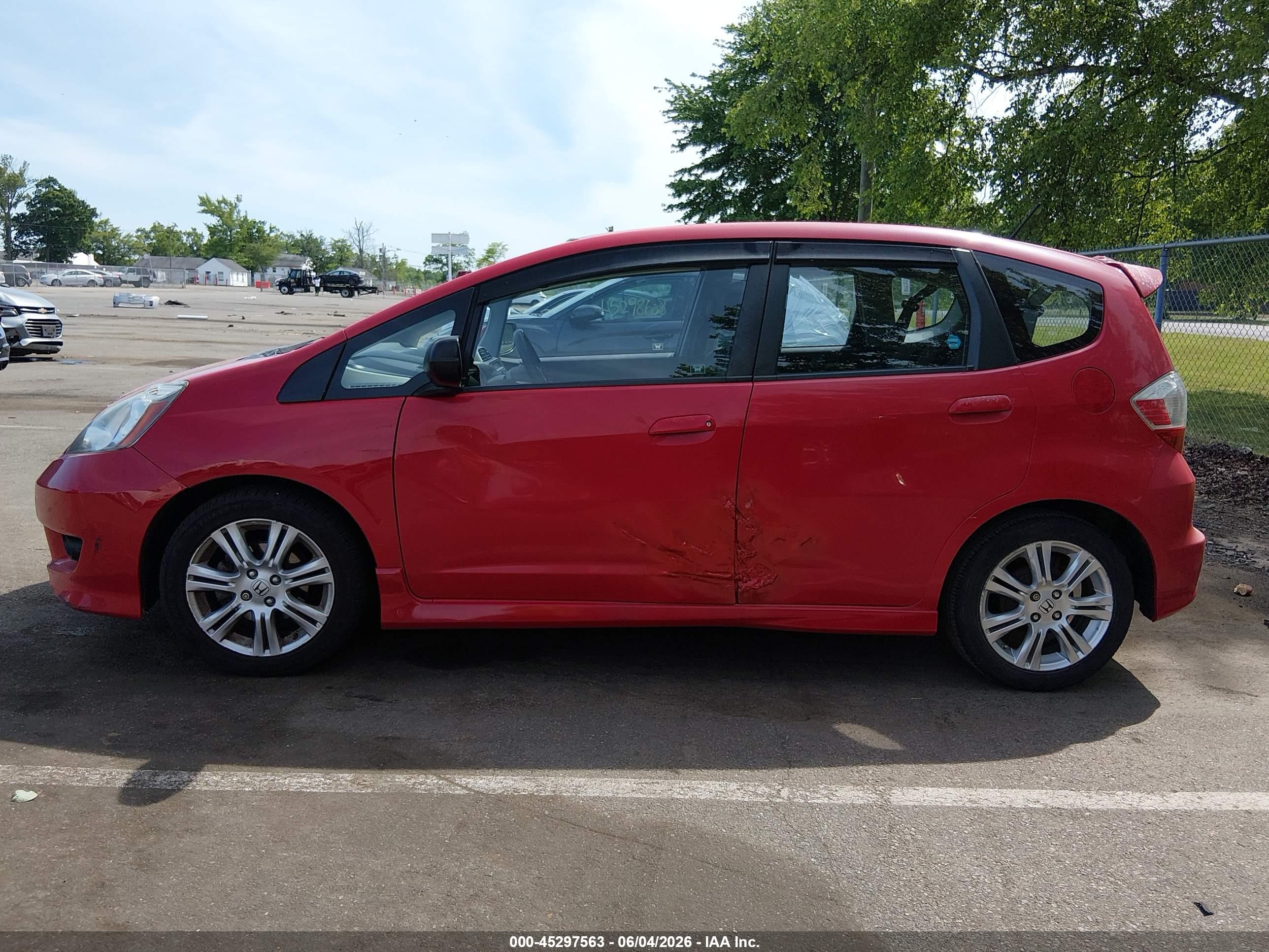2011 Honda Fit Sport Red vin: JHMGE8H53BC015848