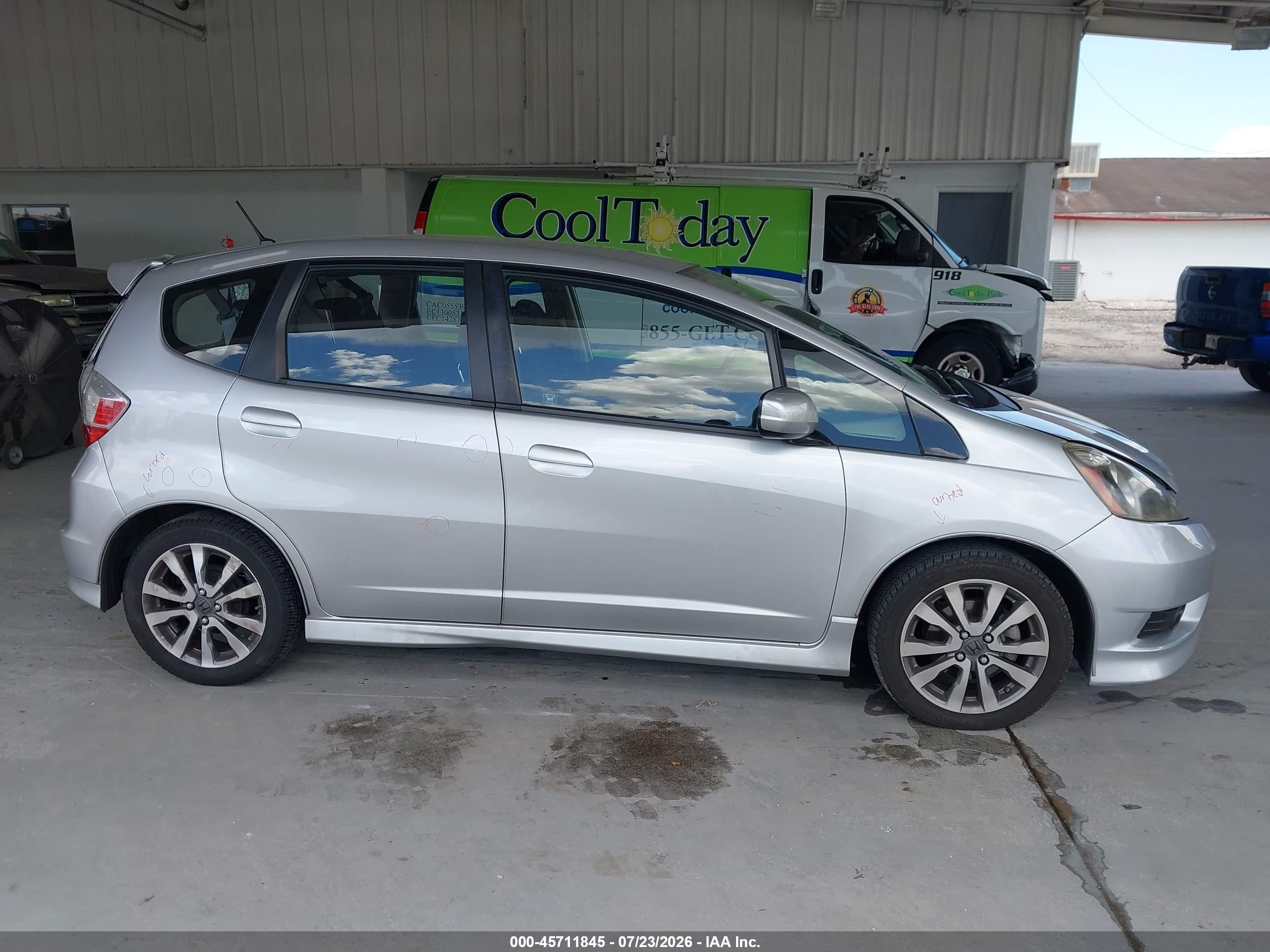 2012 Honda Fit Sport Silver vin: JHMGE8H53CC029332