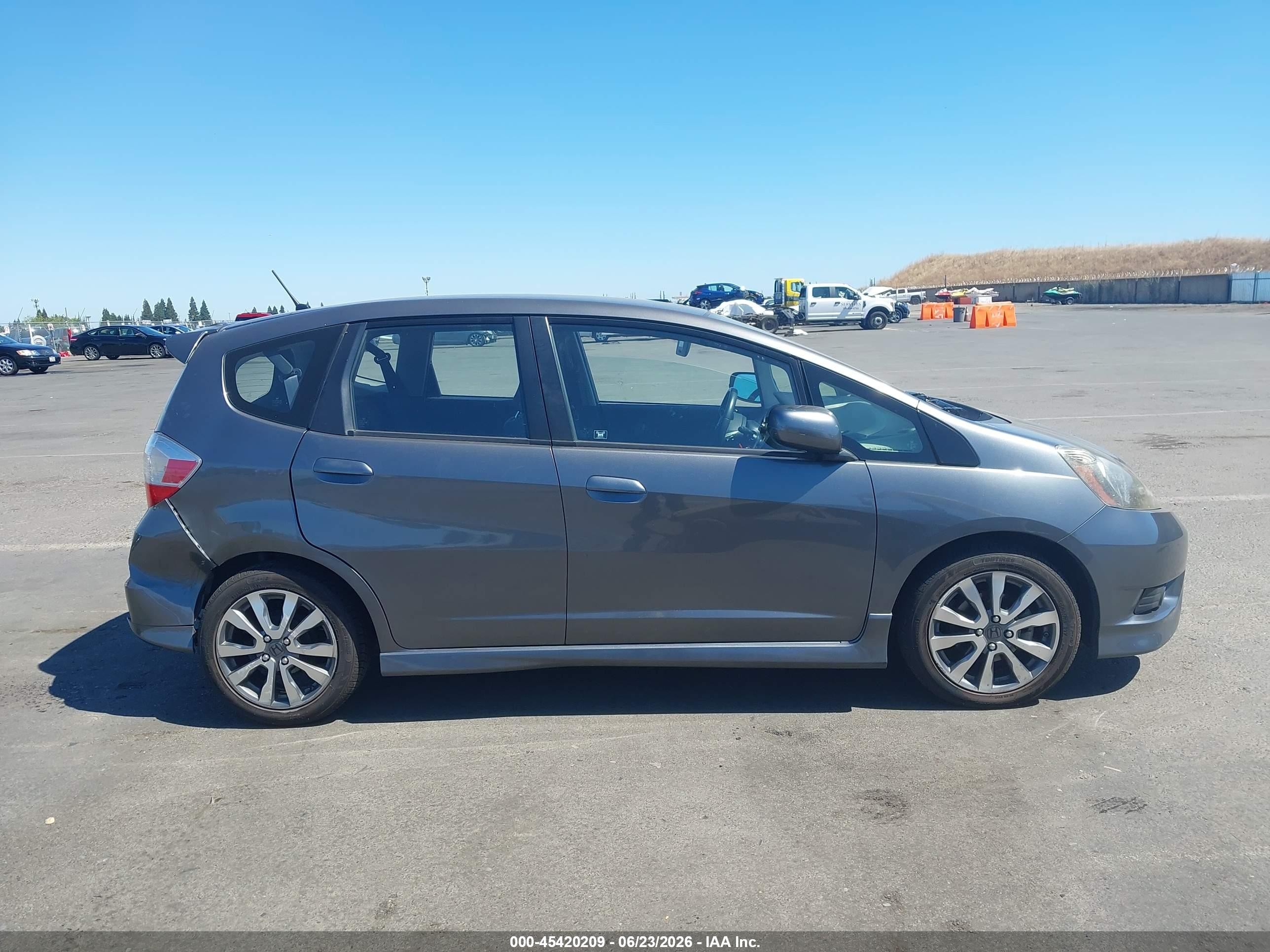 2012 Honda Fit Sport Gray vin: JHMGE8H53CC034935