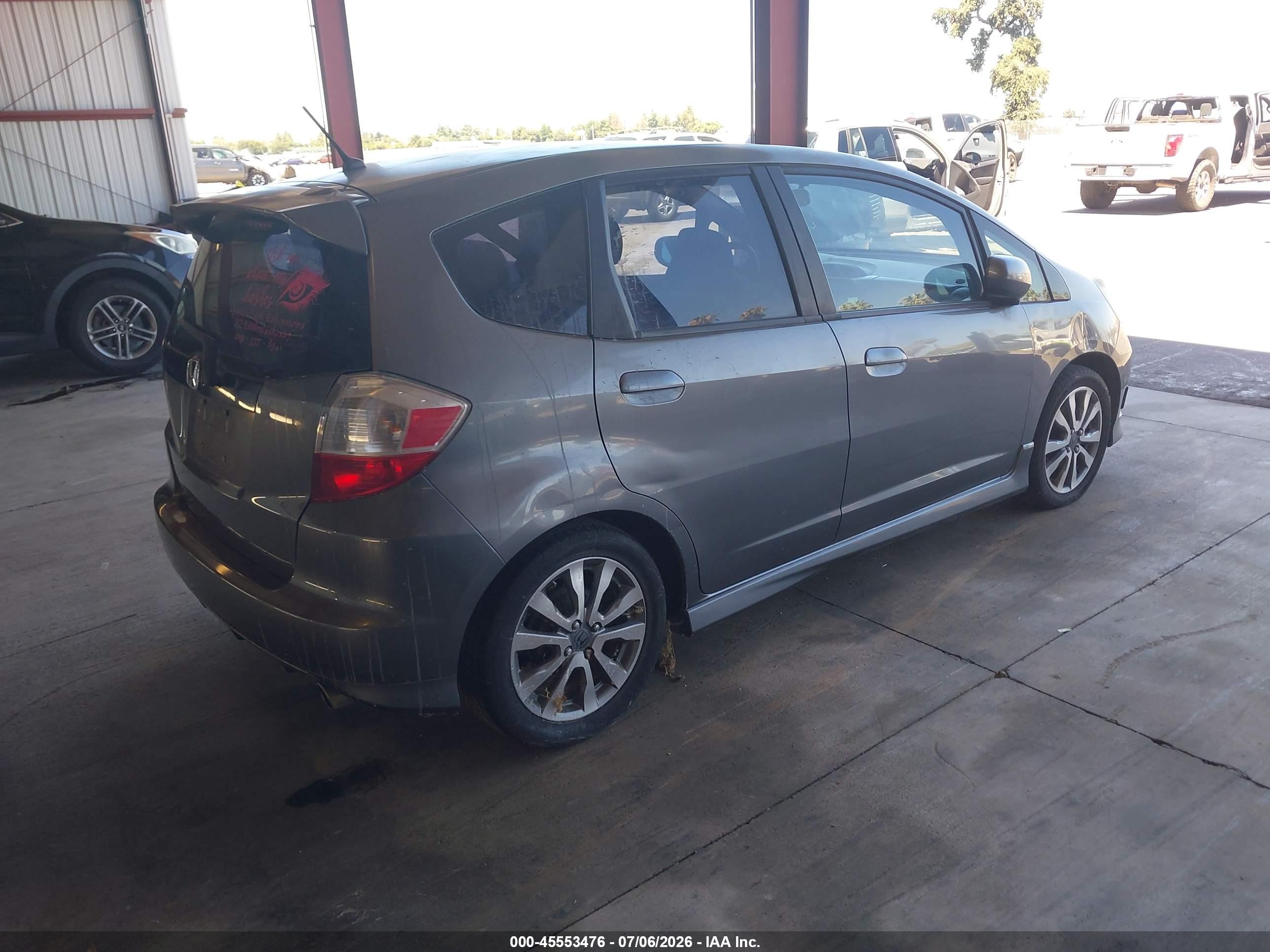 2013 Honda Fit Sport Silver vin: JHMGE8H53DC055141