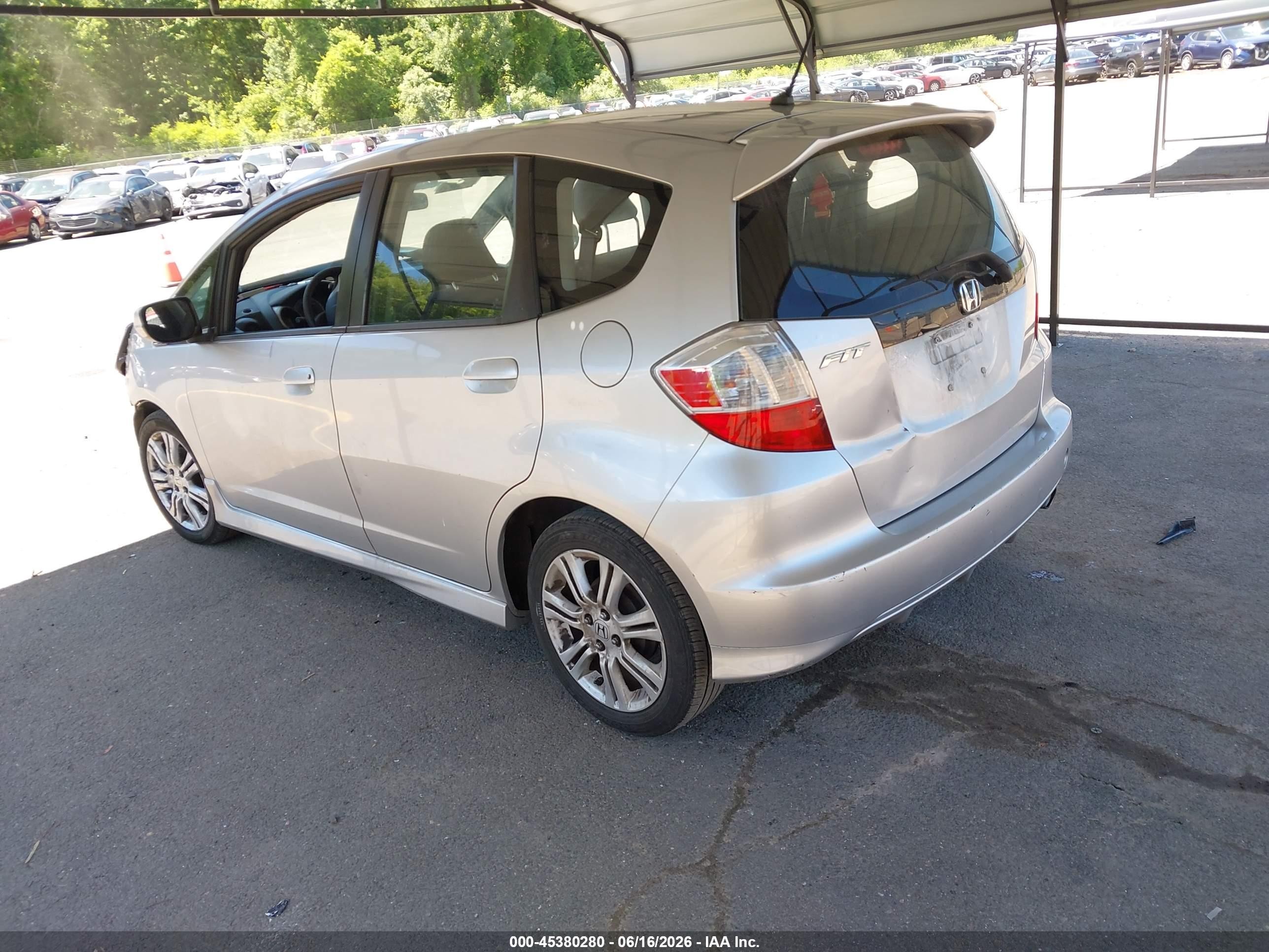 2011 Honda Fit Sport Silver vin: JHMGE8H54BC000839