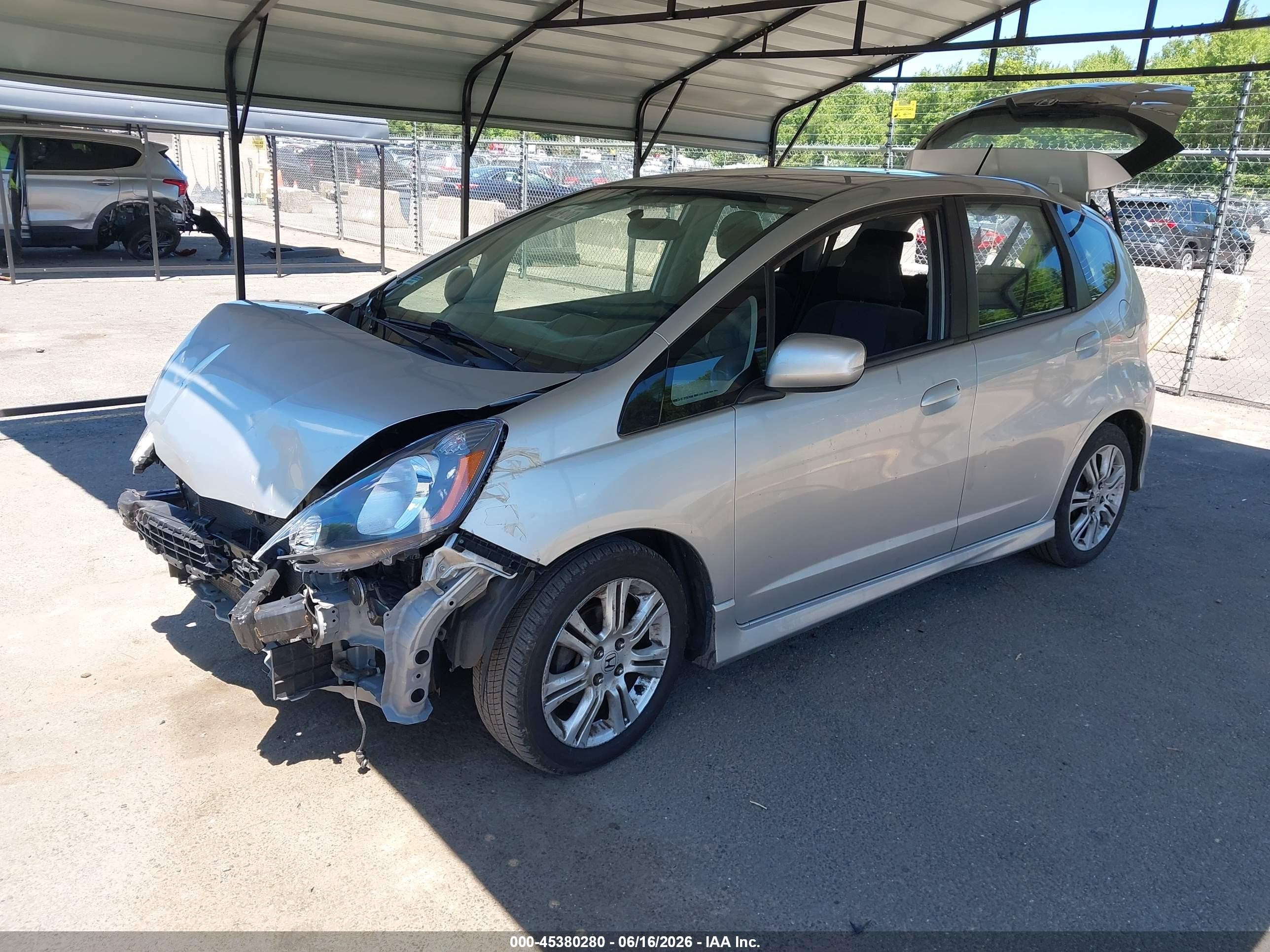 2011 Honda Fit Sport Silver vin: JHMGE8H54BC000839