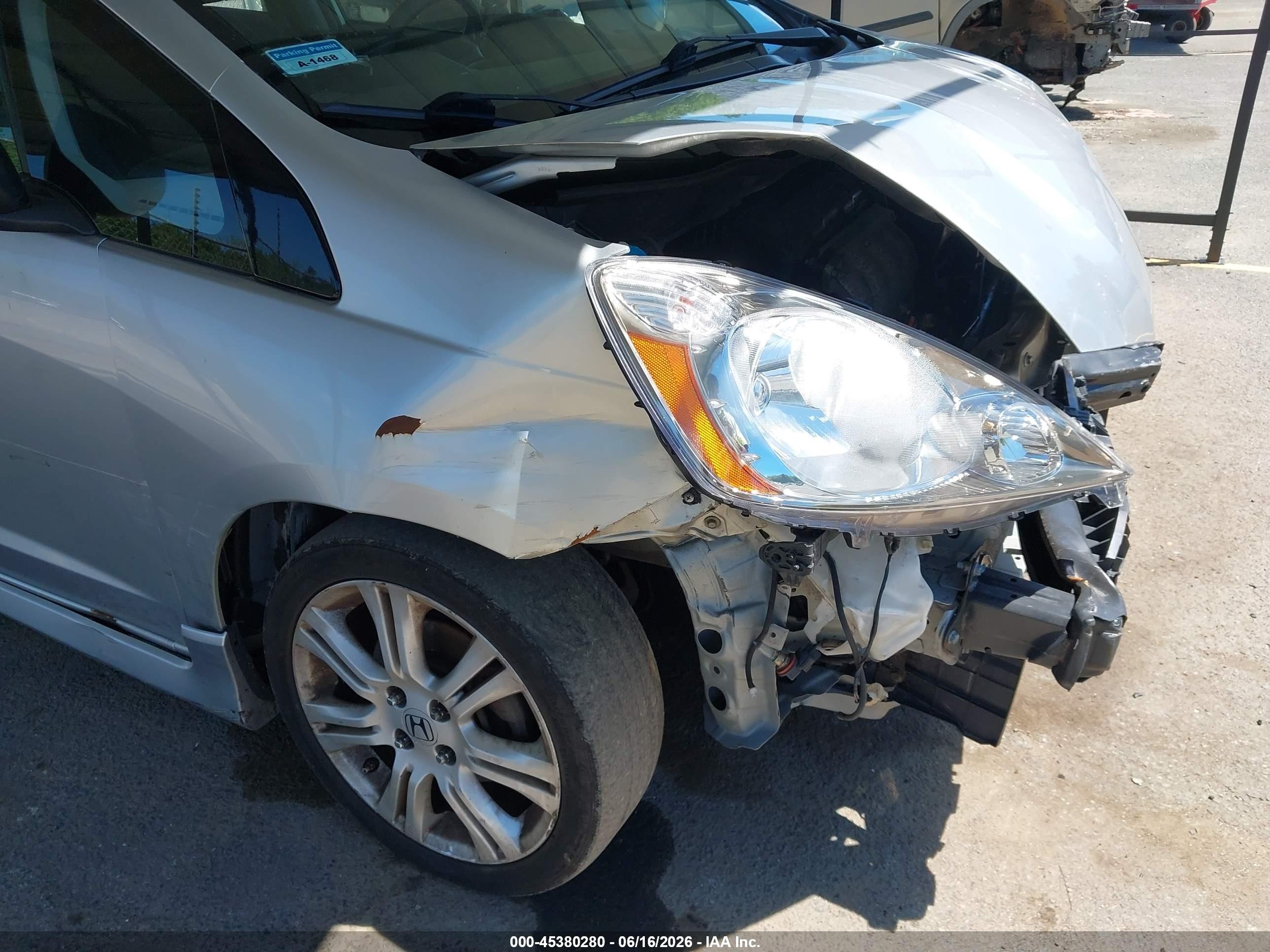 2011 Honda Fit Sport Silver vin: JHMGE8H54BC000839