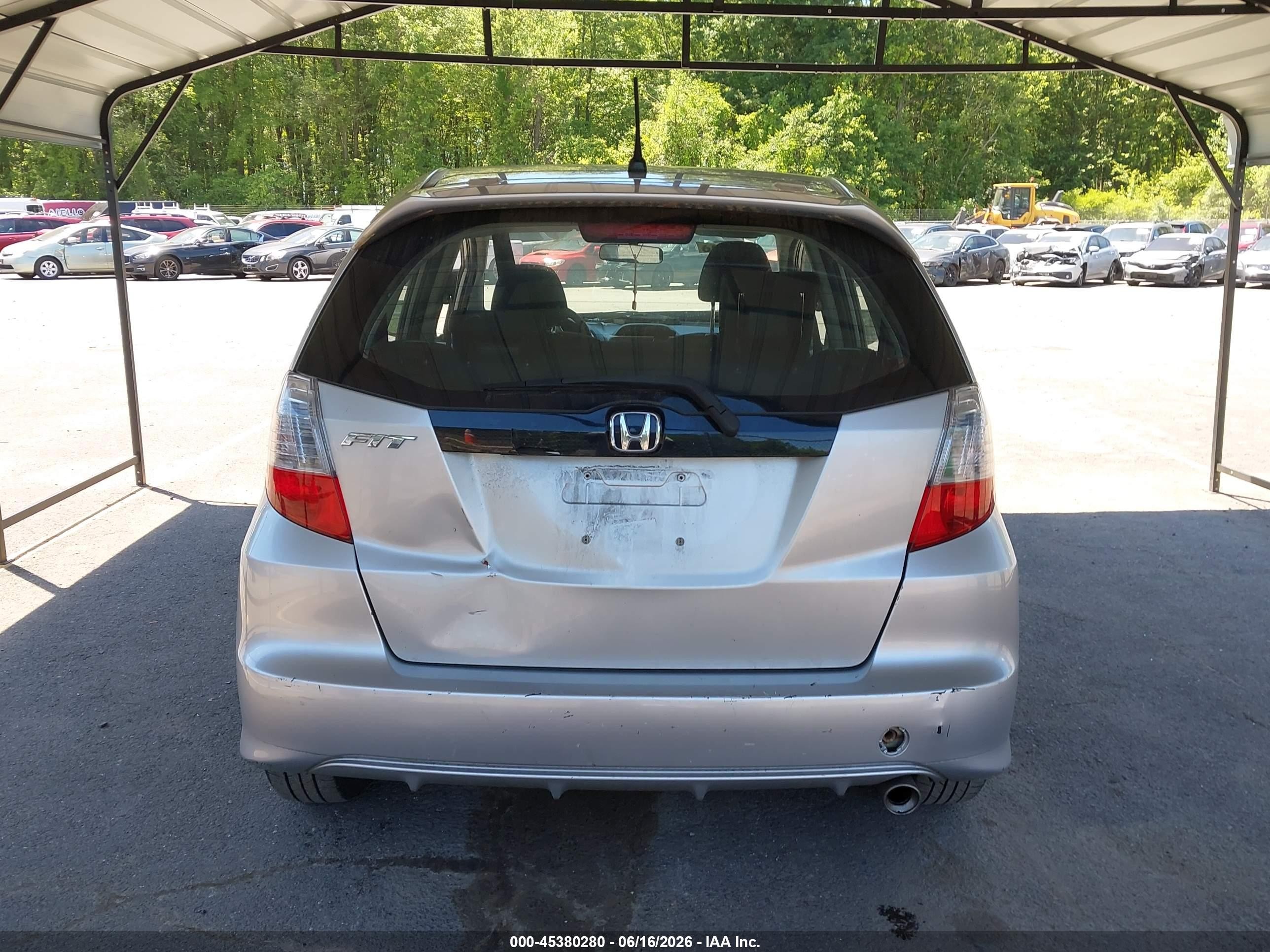 2011 Honda Fit Sport Silver vin: JHMGE8H54BC000839