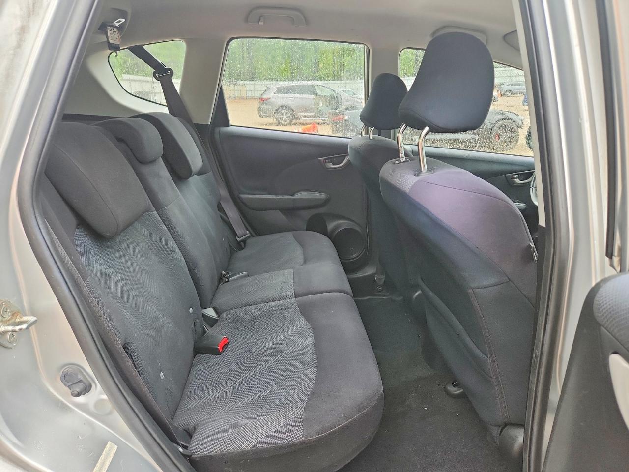 2011 Honda Fit Sport Silver vin: JHMGE8H54BC027782